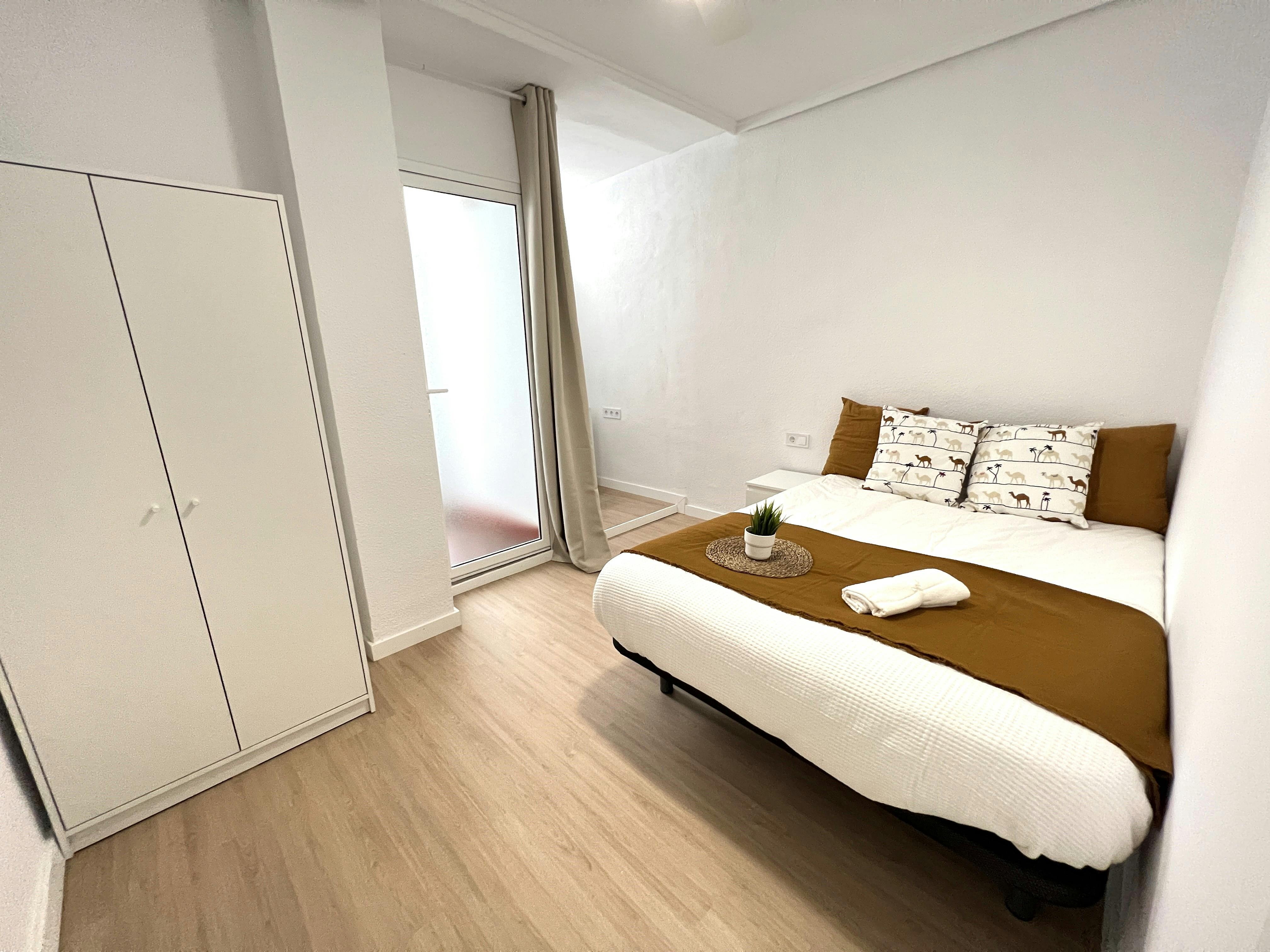 Private room in Carrer de Carreres Puchalt, Valencia (1715391) room image 1