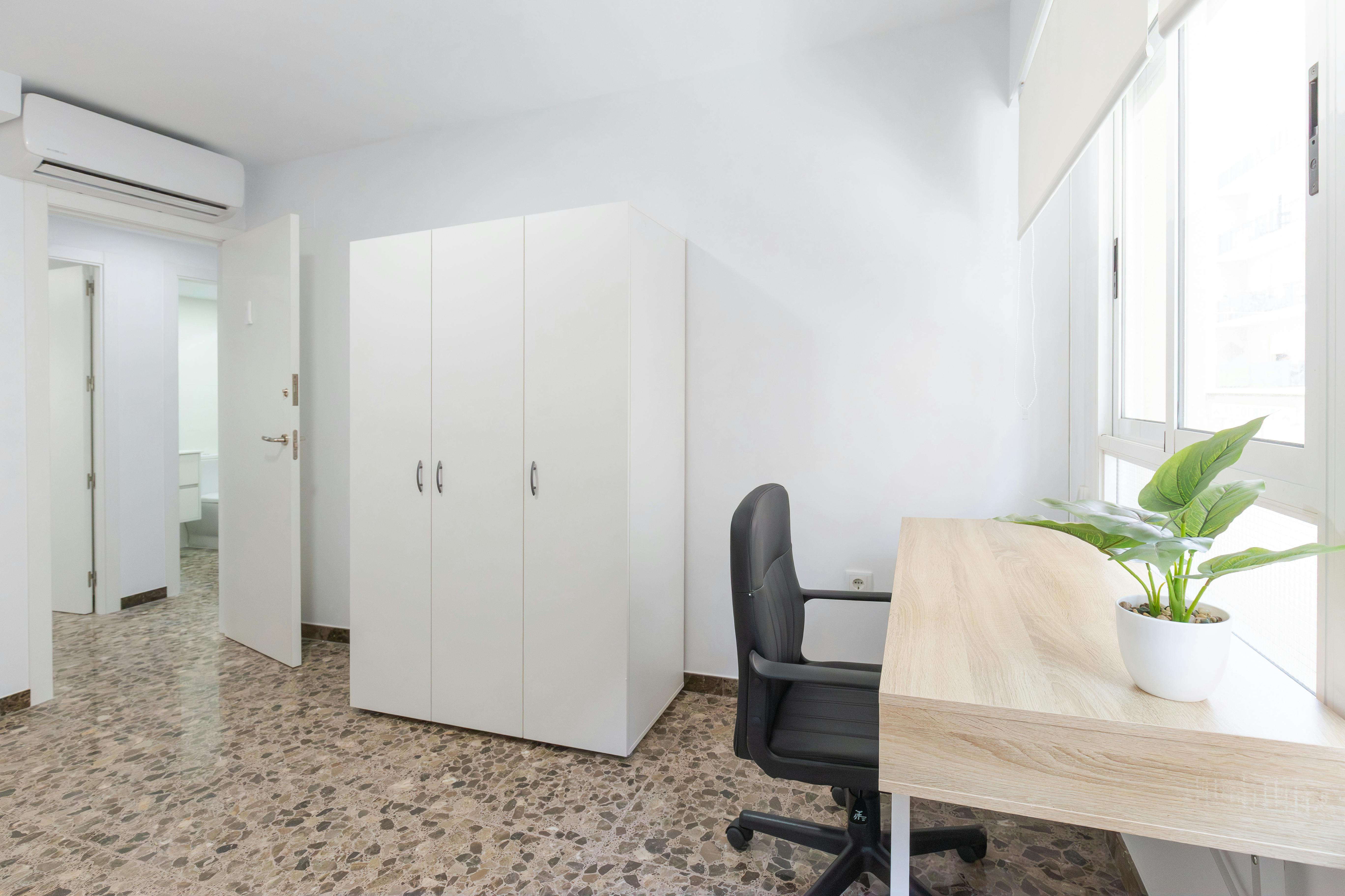 Habitación privada en alquiler por 450 € al mes en Elche, Carrer Bisbe Winibal