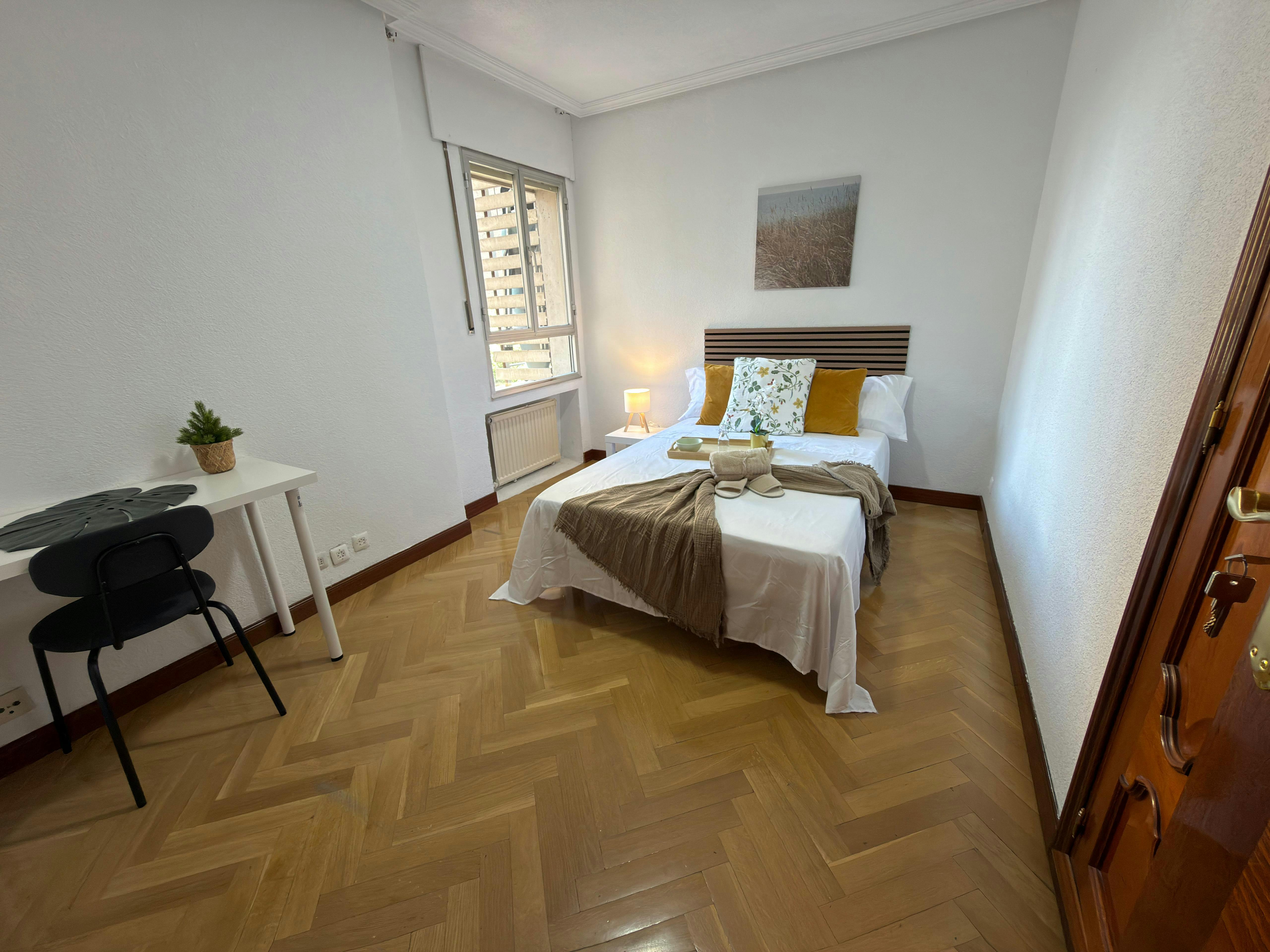 Private room in Avenida de El Ferrol, Madrid (1715491) room image 1
