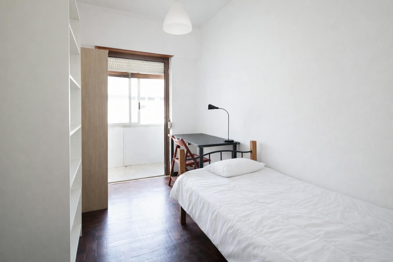 Cameră privată de închiriat pentru 478 EUR pe lună în Lisbon, Travessa do Possolo