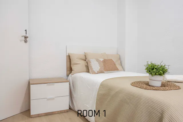 Private room in Carrer d'Emili Baró, Valencia (1715687) room image 2