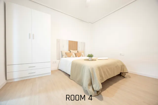 Private room in Carrer d'Emili Baró, Valencia (1715691) room image 1