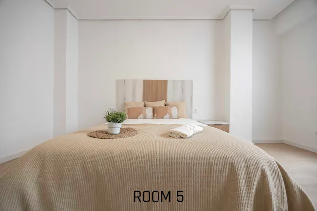 Private room in Carrer d'Emili Baró, Valencia (1715692) room image 2
