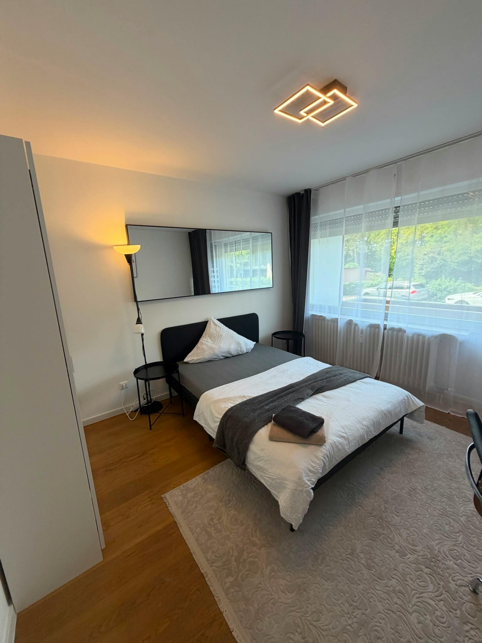 Apartamento para alugar por € 3.000 por mês em Gilching, Uranusstraße
