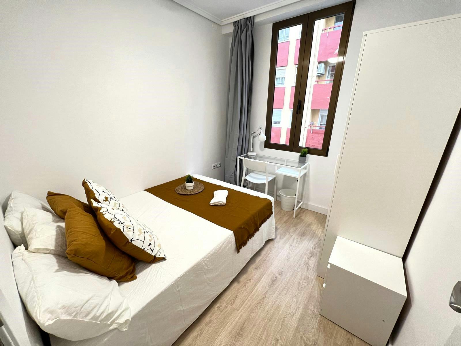 Private room in Carrer de Finestrat, Valencia (1715719) room image 1