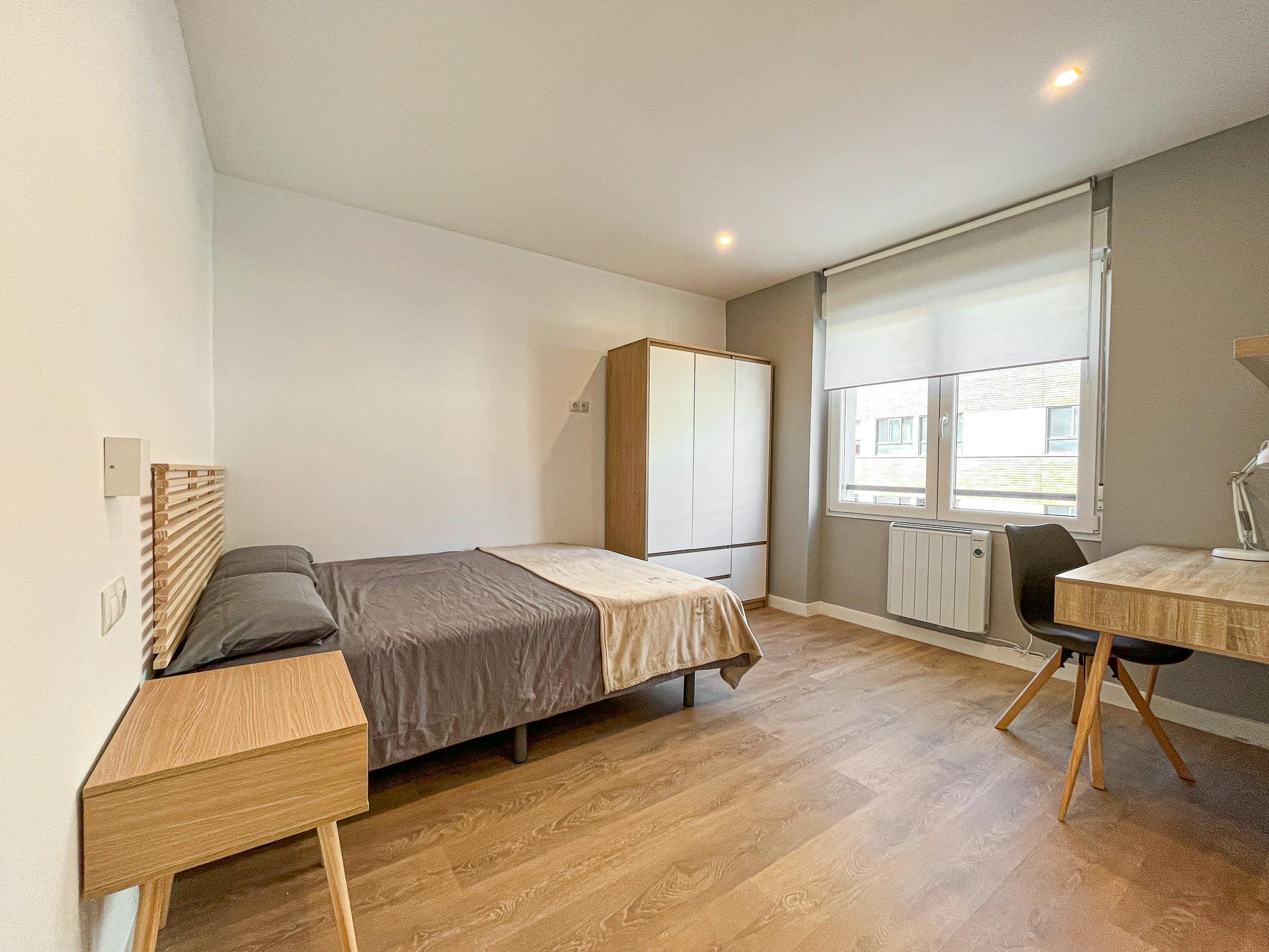 WG-Zimmer zu mieten für 470 € pro Monat in Oviedo, Avenida de Pumarín