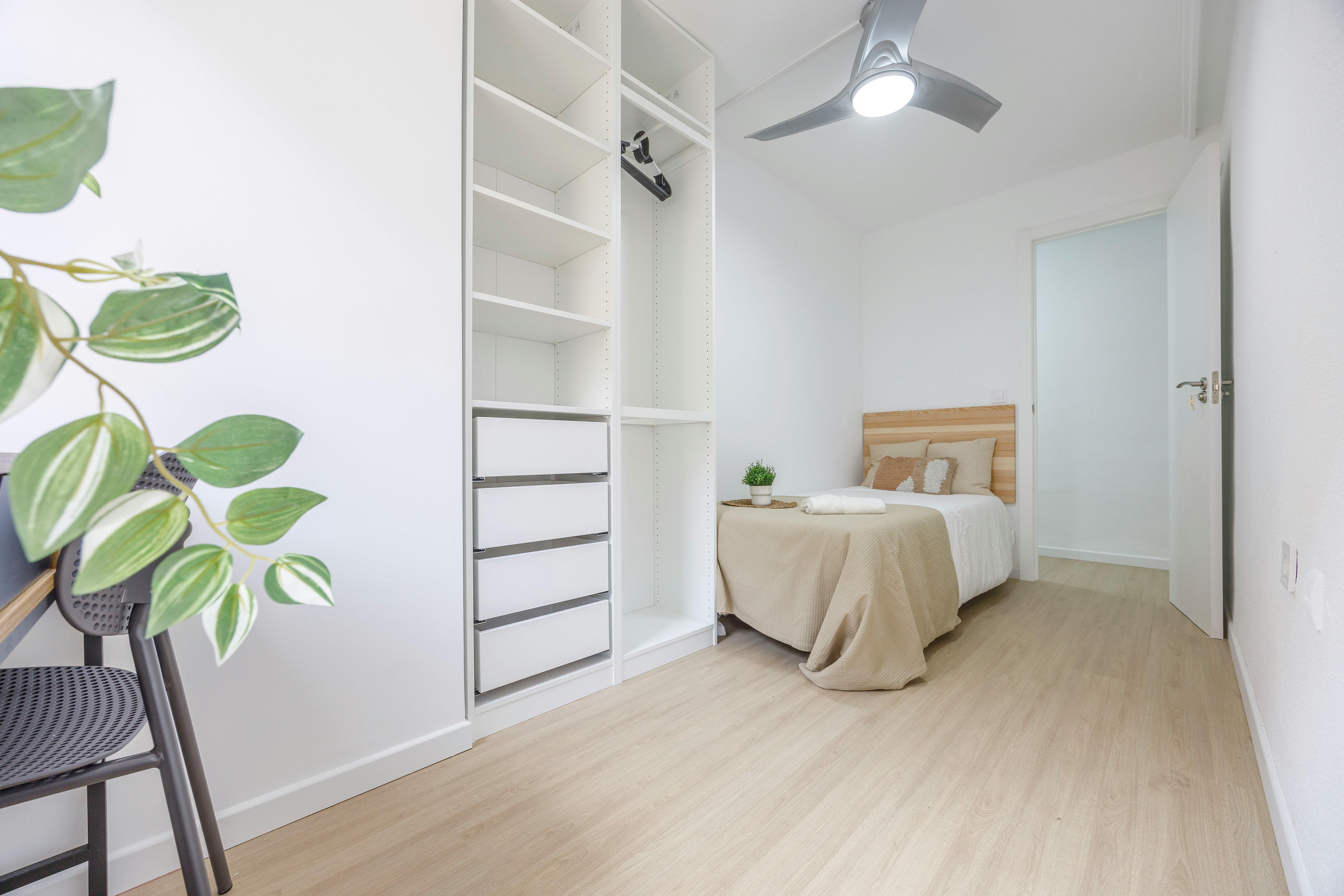 Private room in Carrer de Màlaga, Valencia (1715747) room image 1