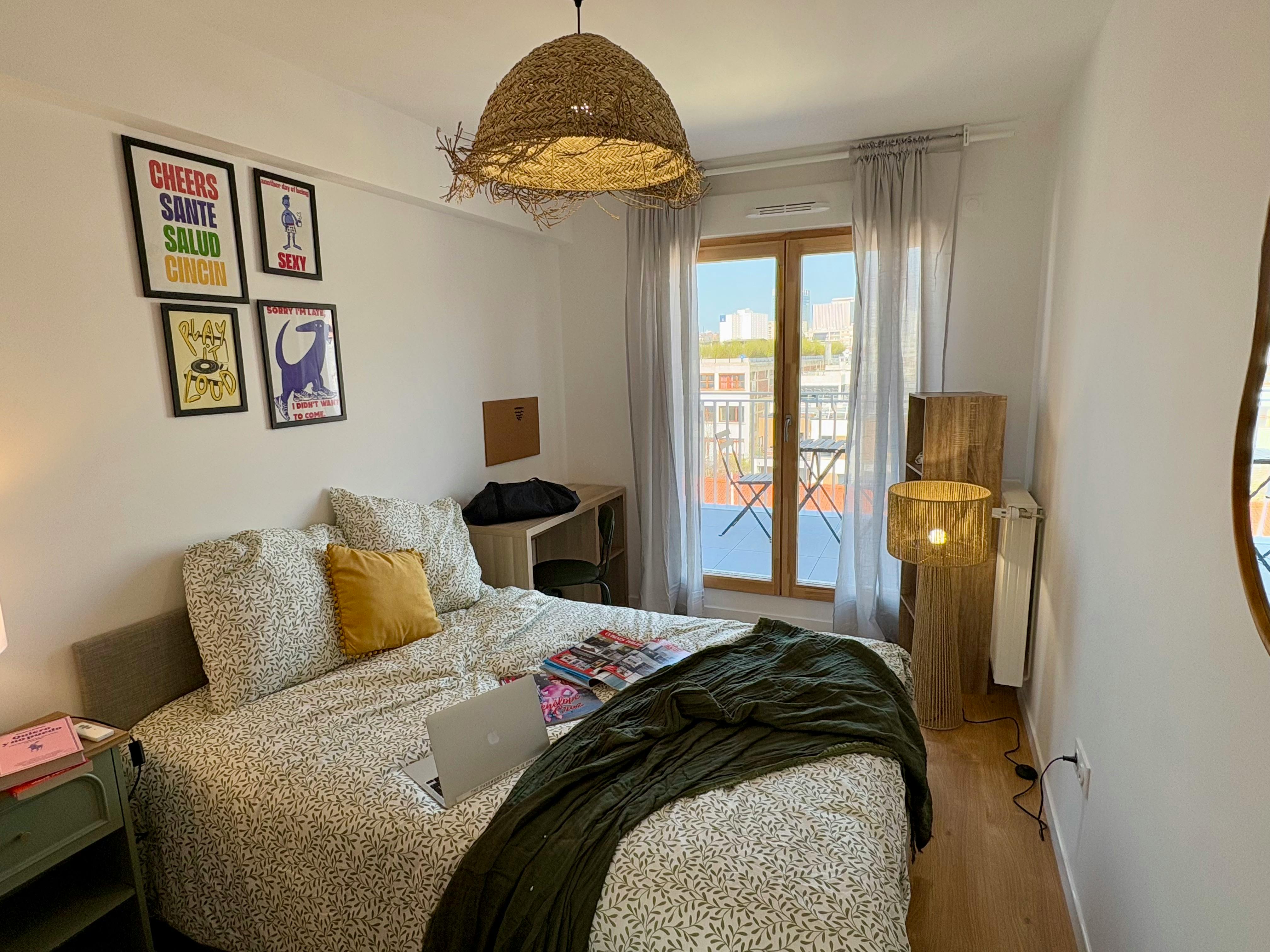 Rue de Paris, Montreuil preview