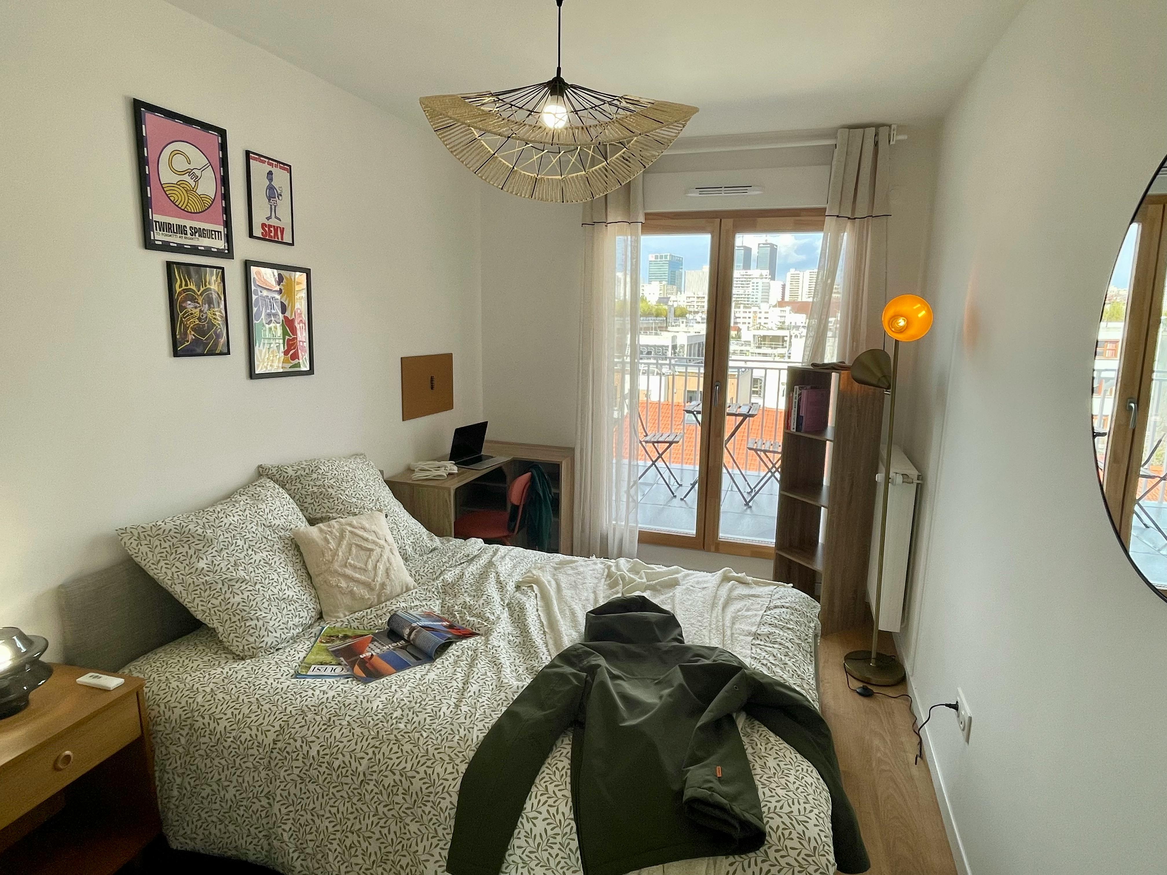 Rue de Paris, Montreuil preview