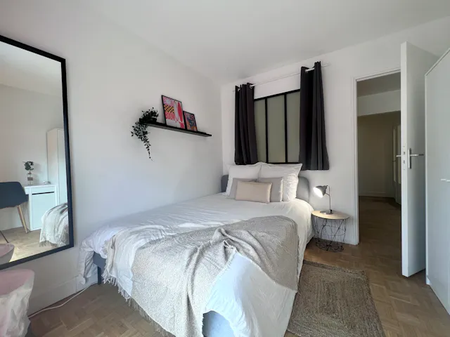 Private room in Rue de Vaugirard, Paris (1715865) room image 1