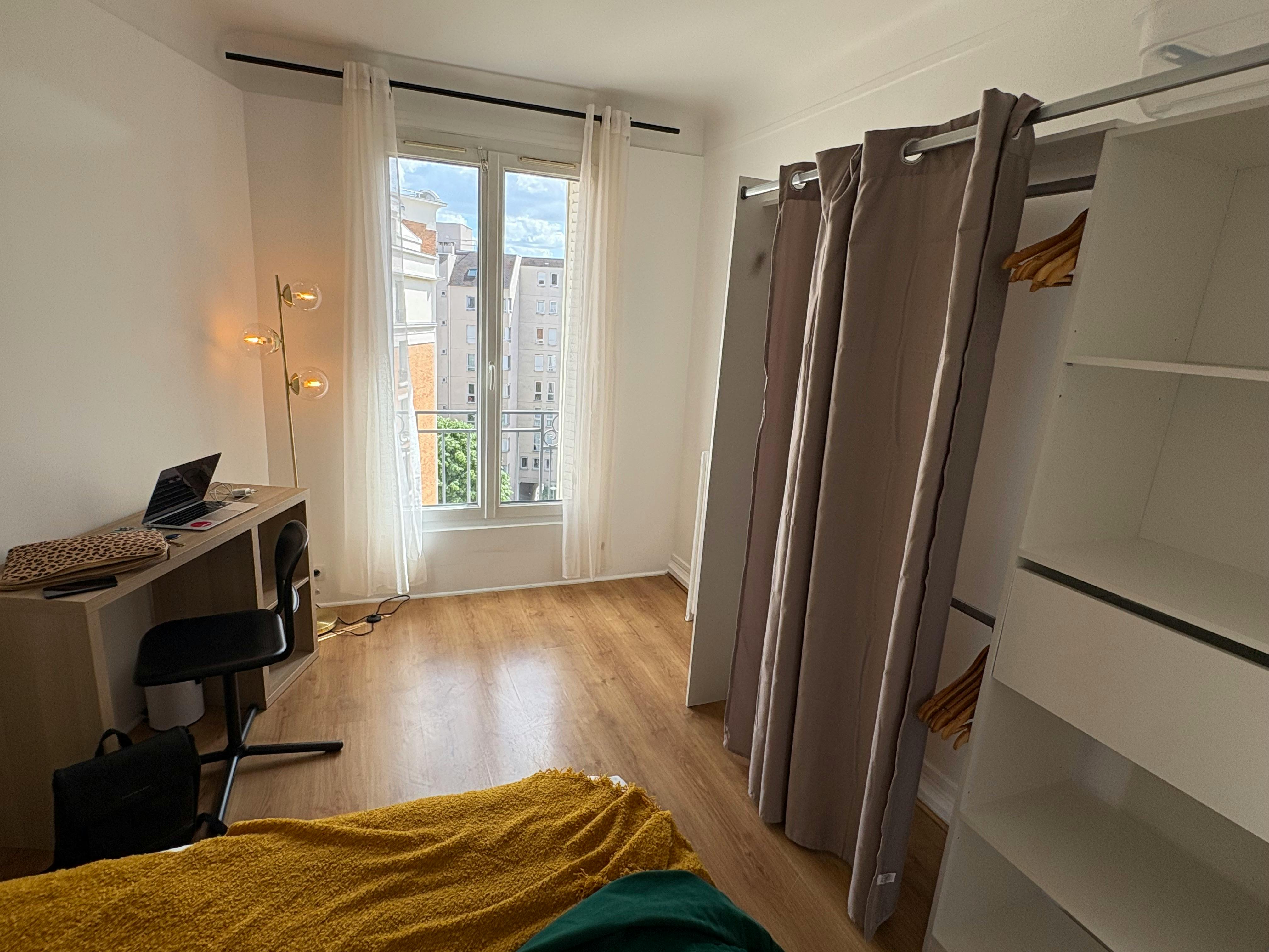 Rue Pierre Brossolette, Courbevoie preview