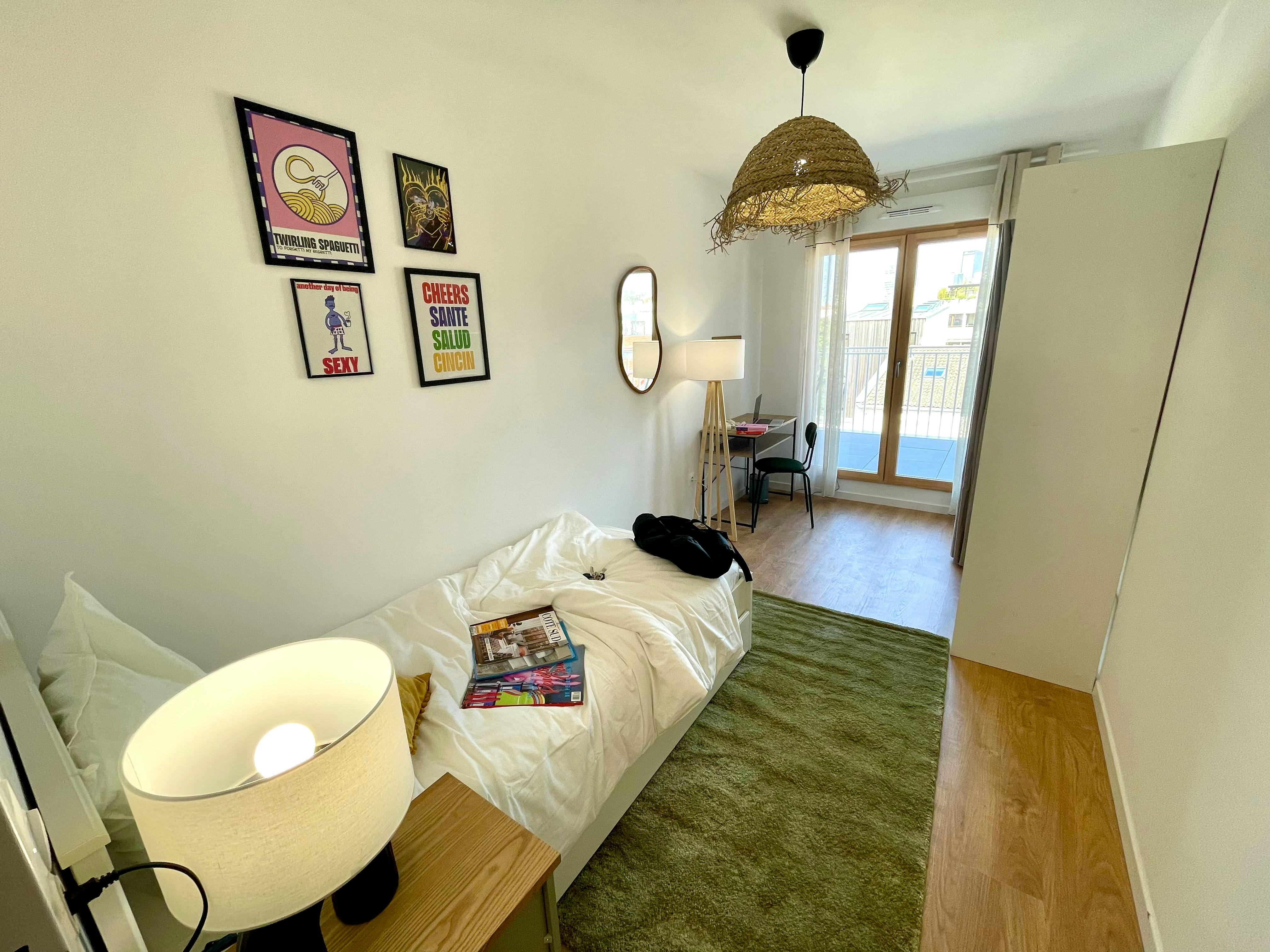 Rue de Paris, Montreuil preview