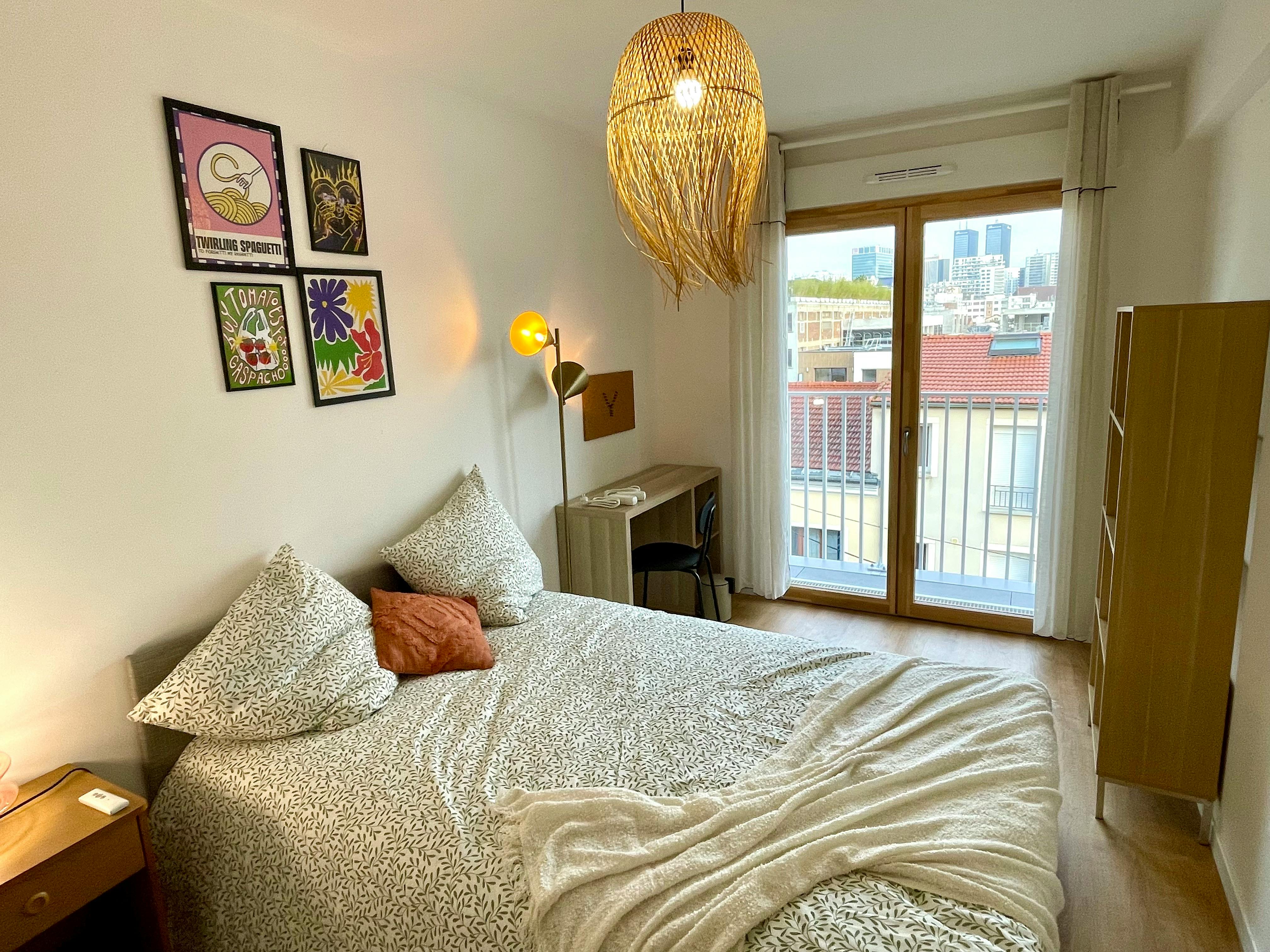 Rue de Paris, Montreuil preview