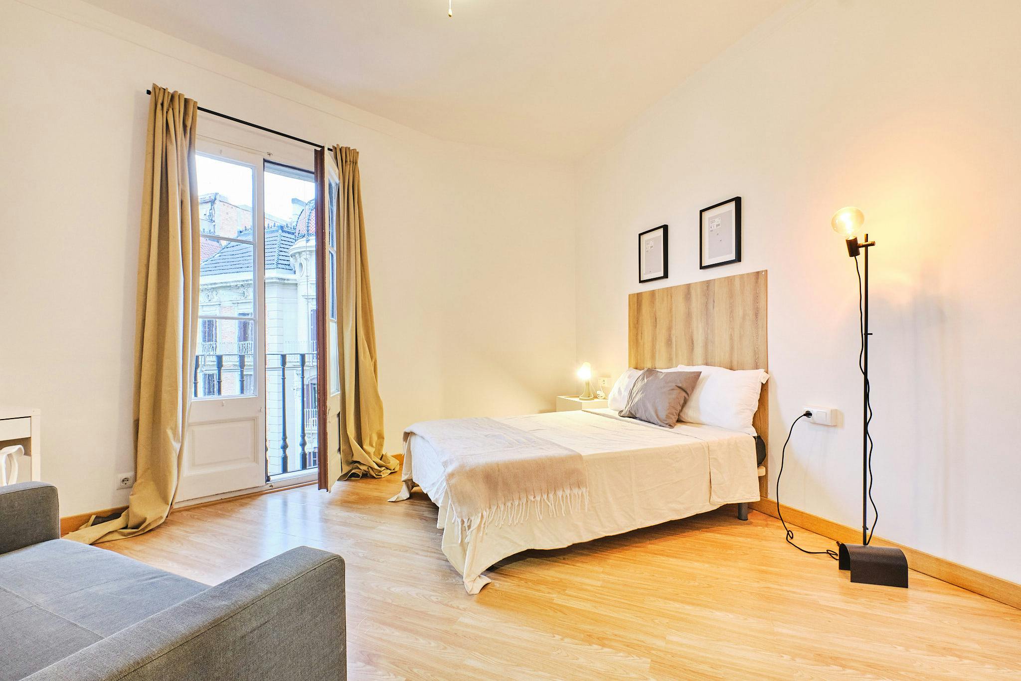 Private room in Carrer de Balmes, Barcelona (1716061) room image 1