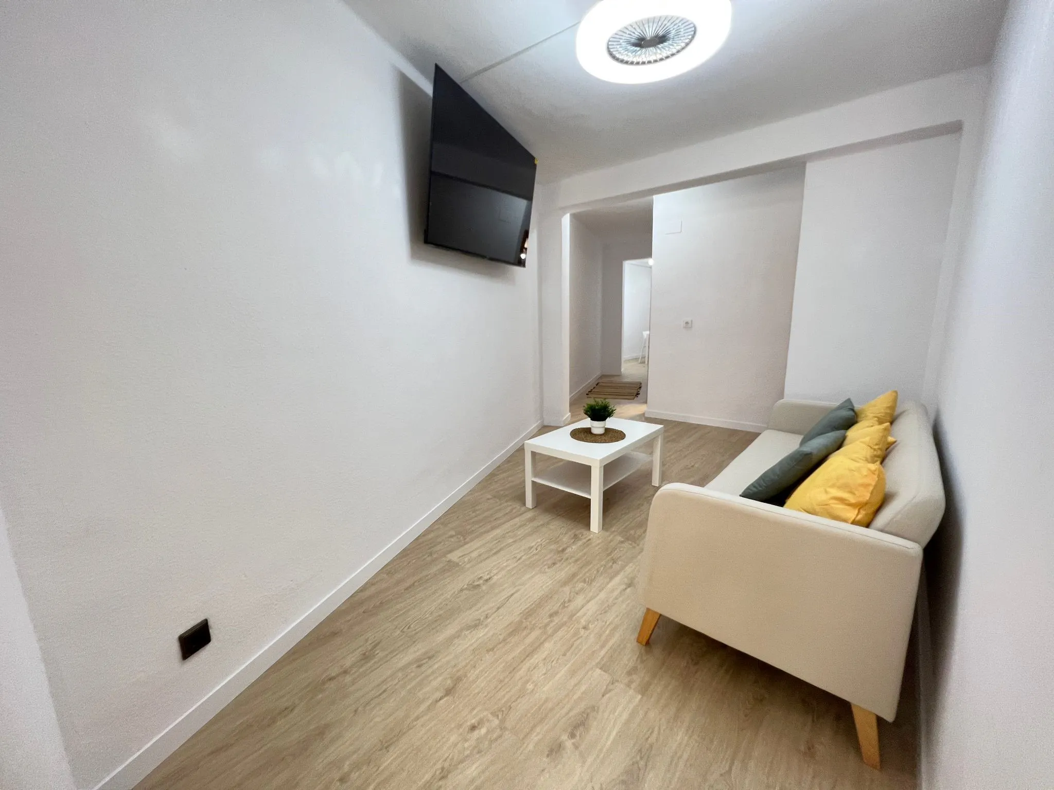 Private room in Carrer del Reverend José Maria Pinazo, Valencia (1716117) ROOM 4