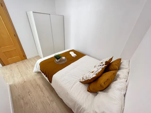 Private room in Carrer del Reverend José Maria Pinazo, Valencia (1716122) room image 2