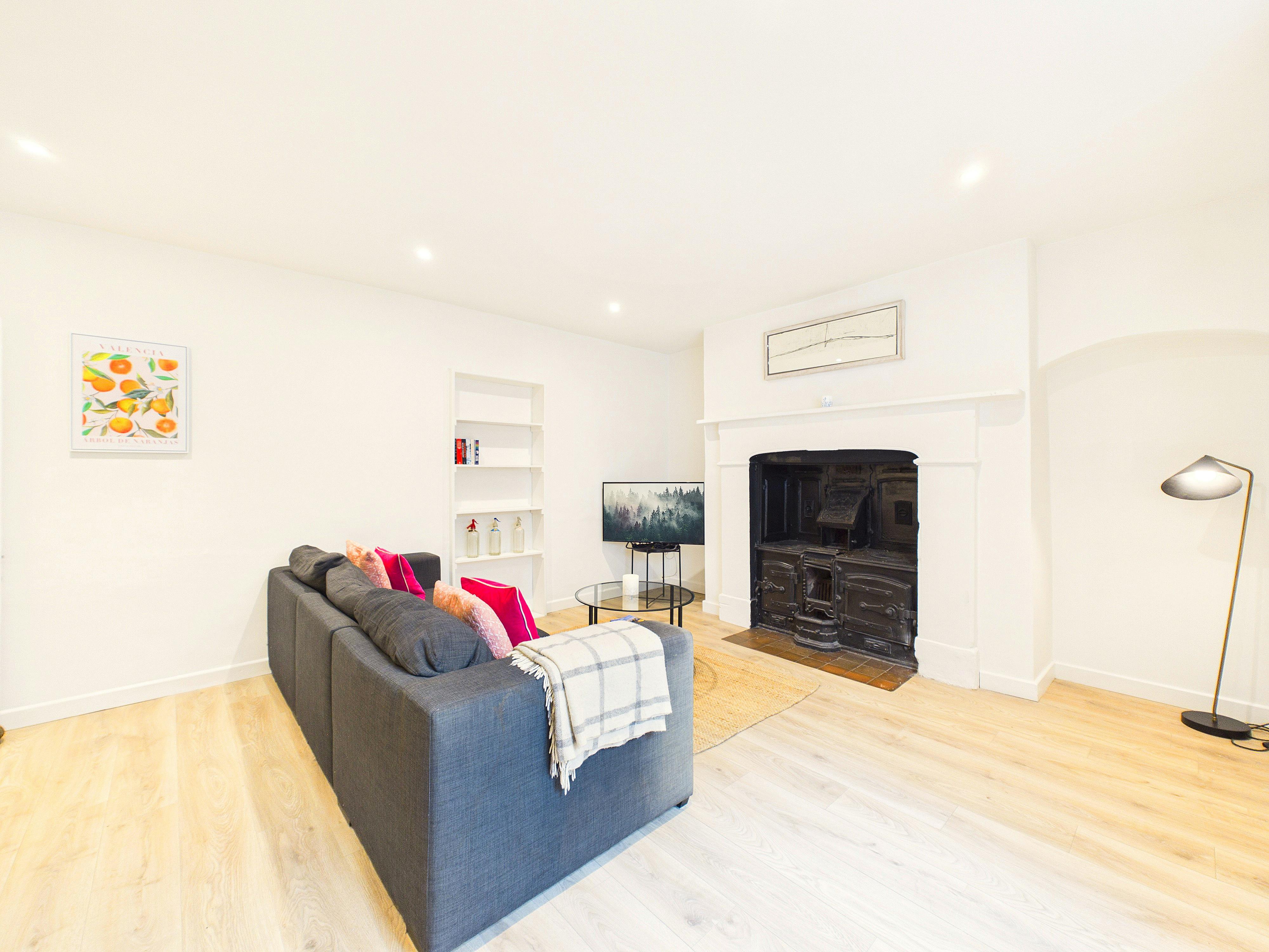 Casa in affitto a 2600 £ al mese a Cheltenham, London Road
