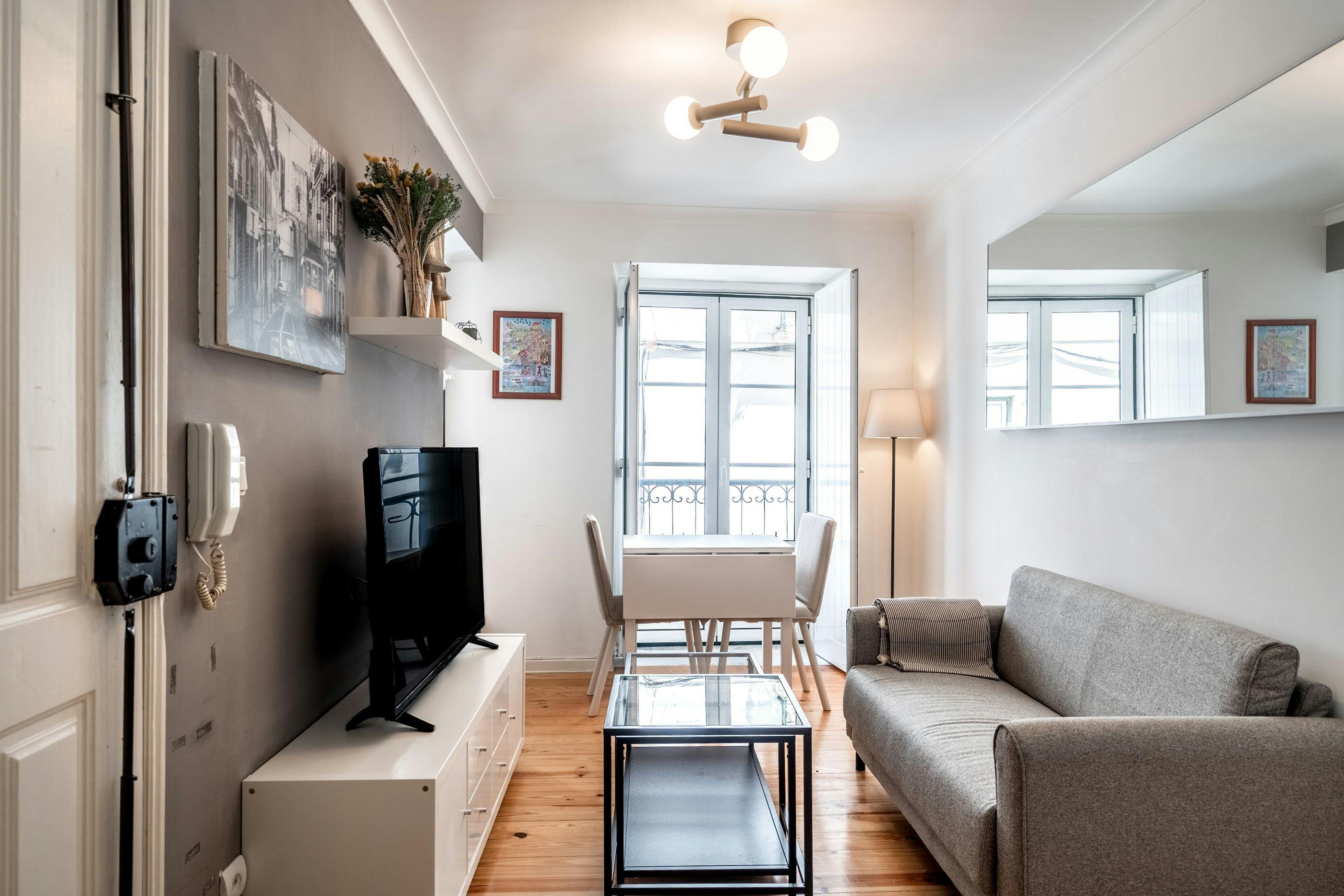 Wohnung zu mieten für 1.430 € pro Monat in Lisbon, Calçada do Combro