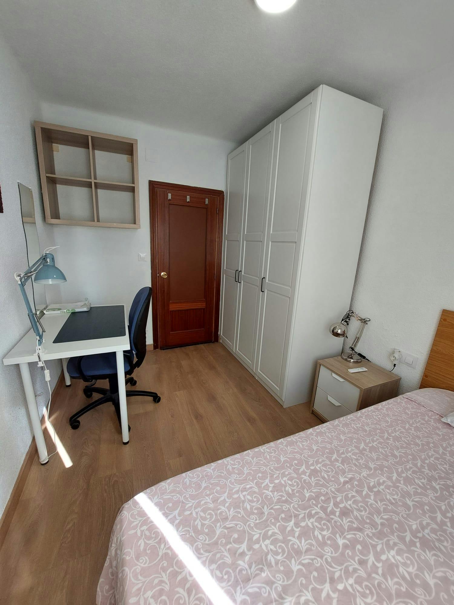 Private room in Calle Castro de Oro, Madrid (1716818) room image 2