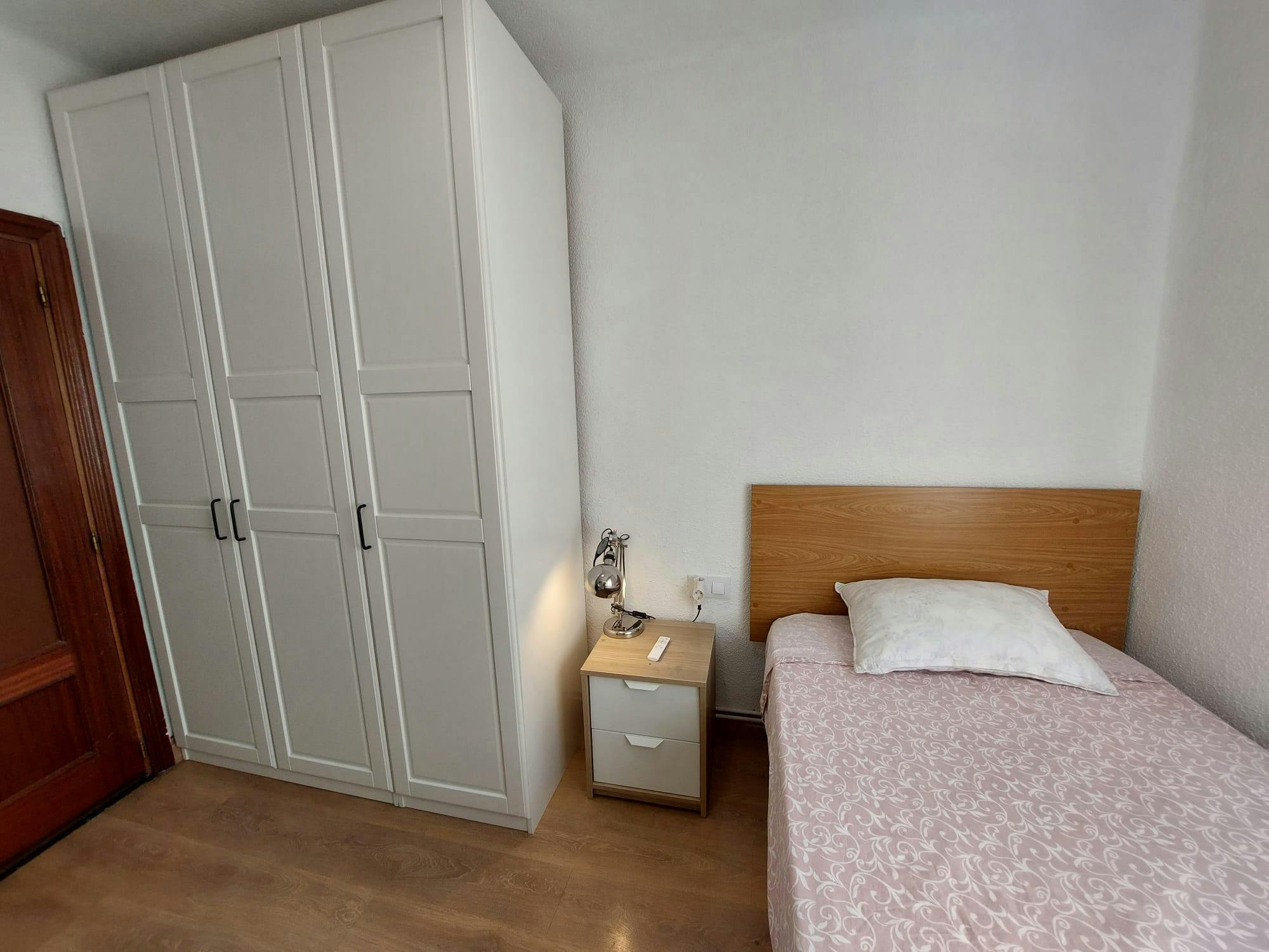 Private room in Calle Castro de Oro, Madrid (1716818) room image 1