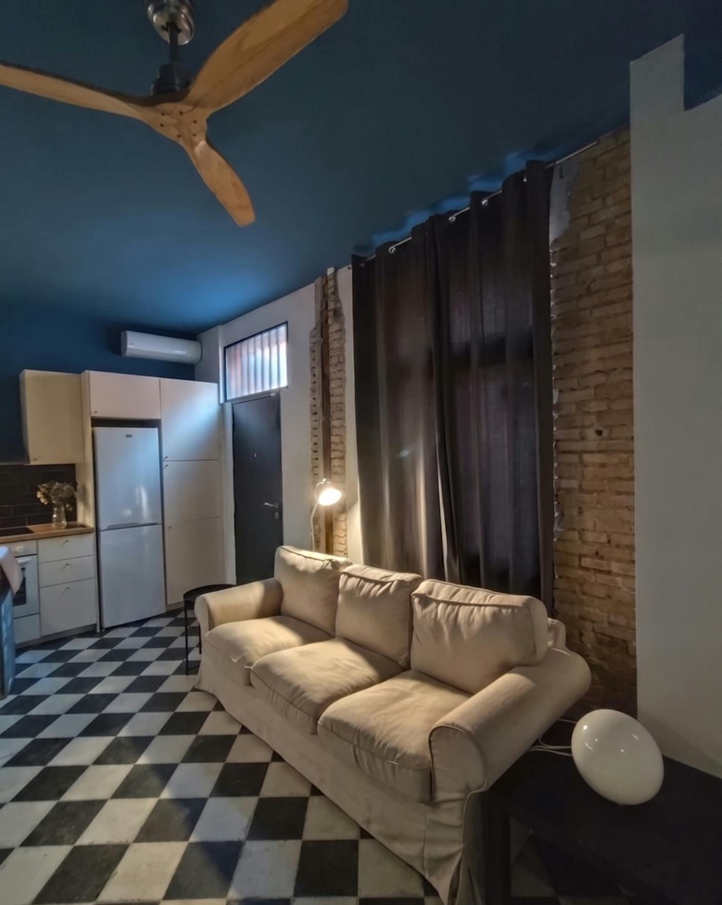 Studio for rent for €975 per month in Valencia, Carrer dels Sants Just i Pastor