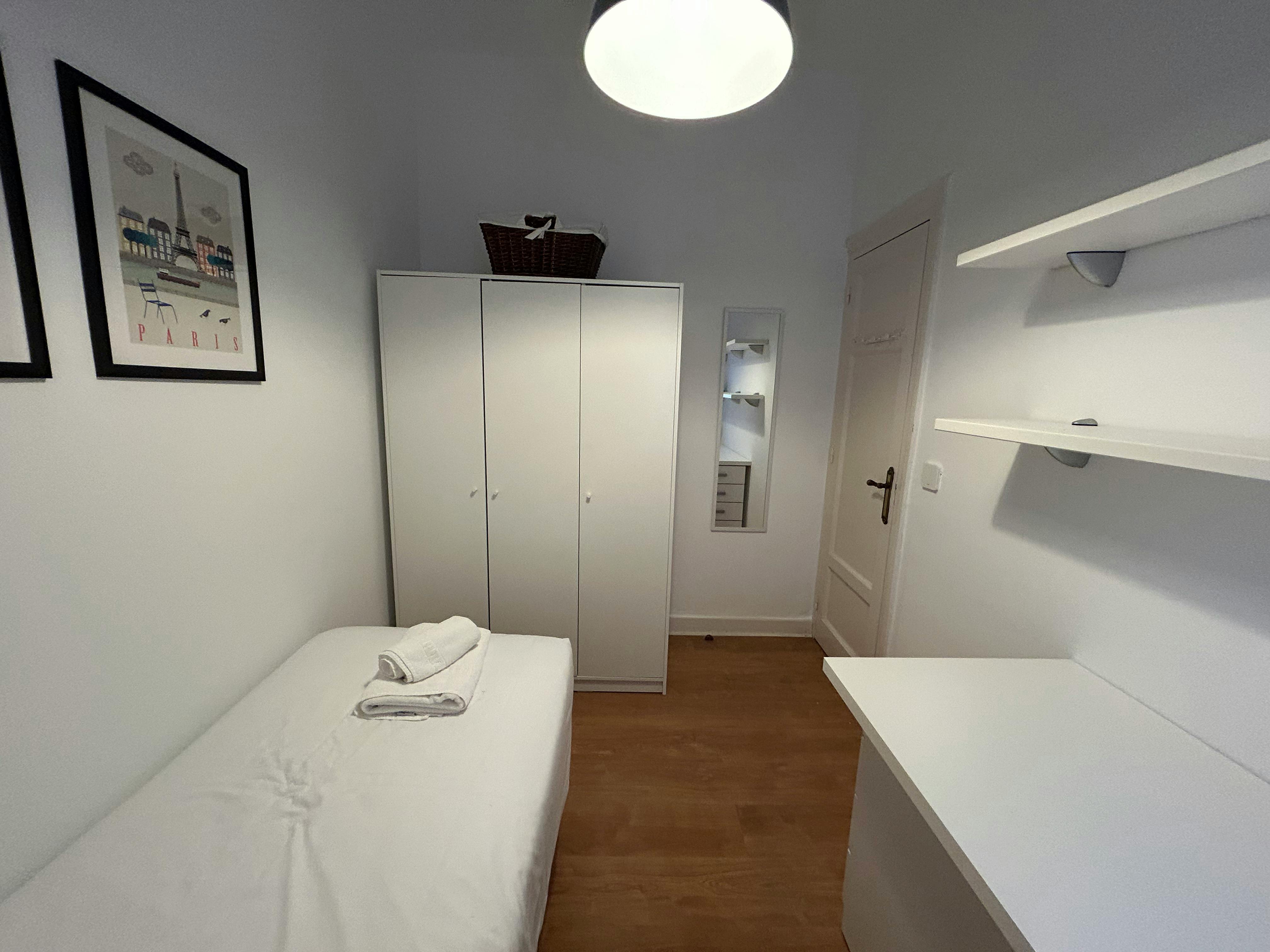 Private room in Alameda de Urquijo, Bilbao (1717046) room image 2