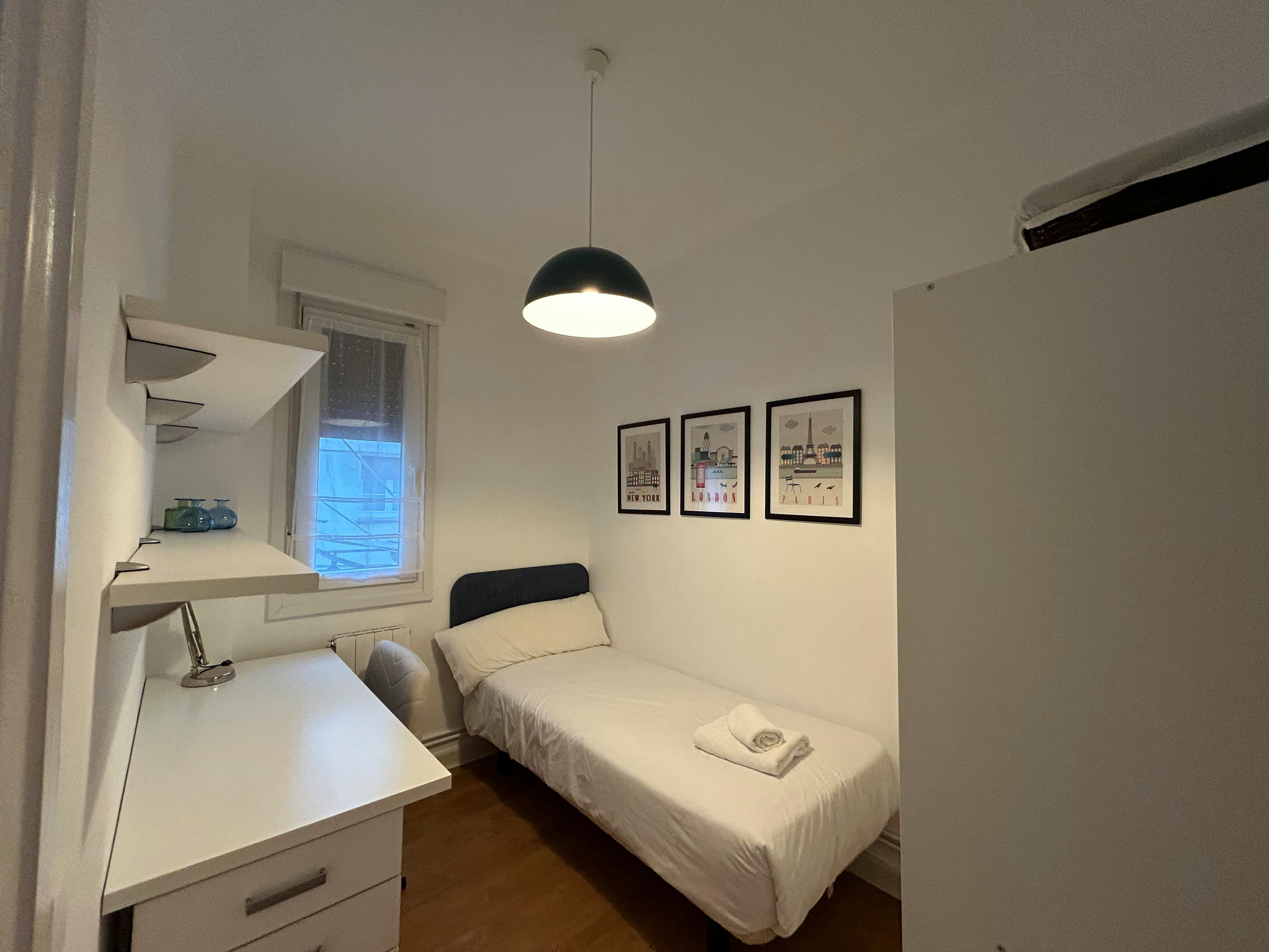 Private room in Alameda de Urquijo, Bilbao (1717046) room image 1