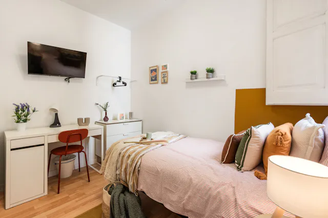 Private room in Carrer de Cardó, Barcelona (1717166) room image 1