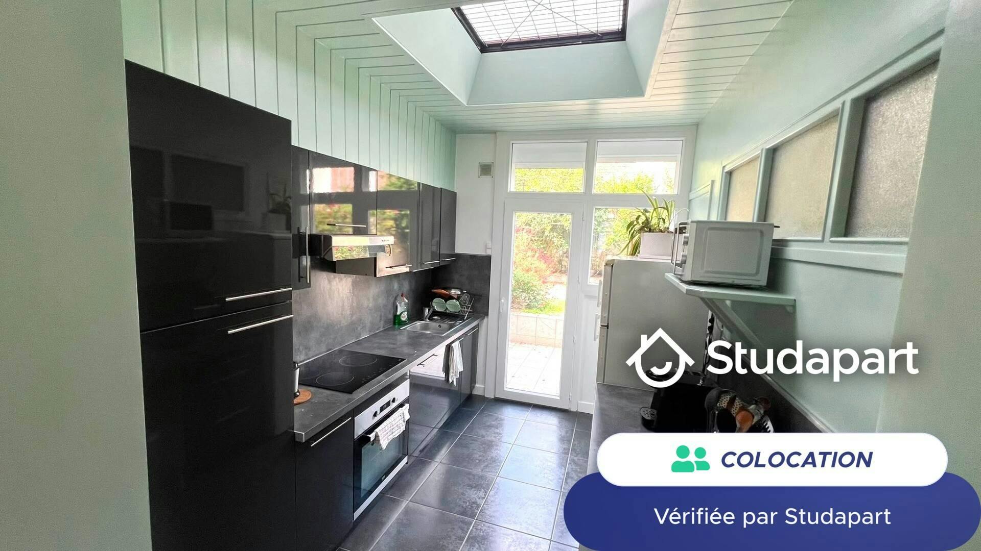 Private room for rent on Rue du Faubourg des Postes, Lille - Plus