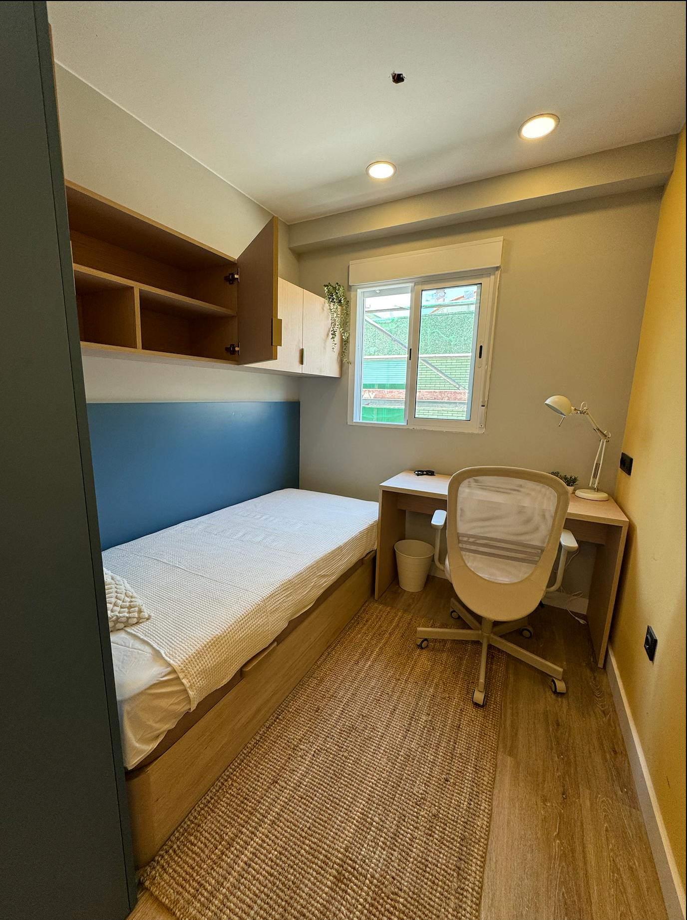 Private room in Calle de la Paz, Zaragoza (1717432) room image 1