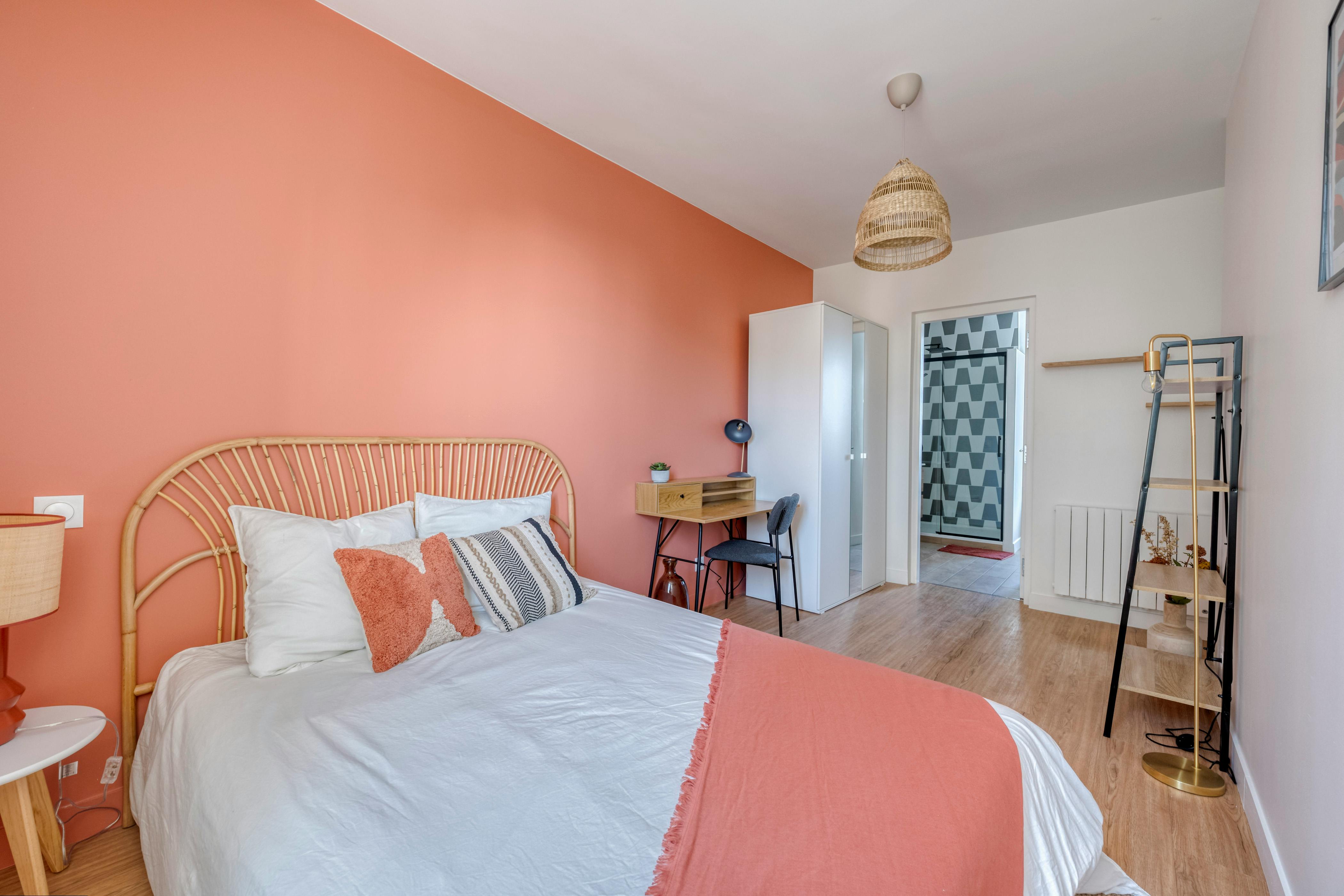私人房间 正在以 €1,098 的月租出租，其位于 Suresnes, Avenue Franklin Roosevelt