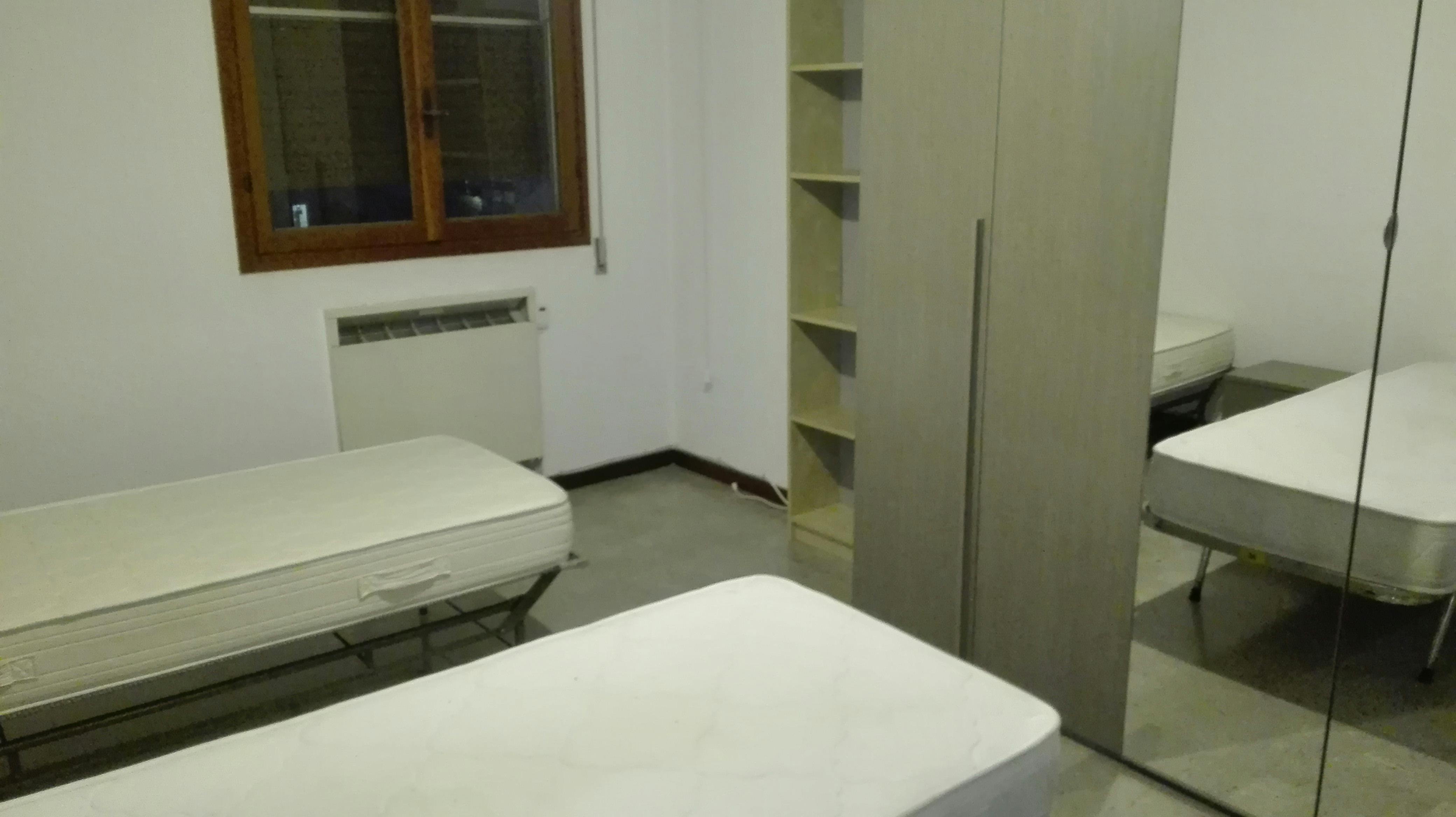 Shared room for rent for €280 per month in Bologna, Via Luigi Vestri