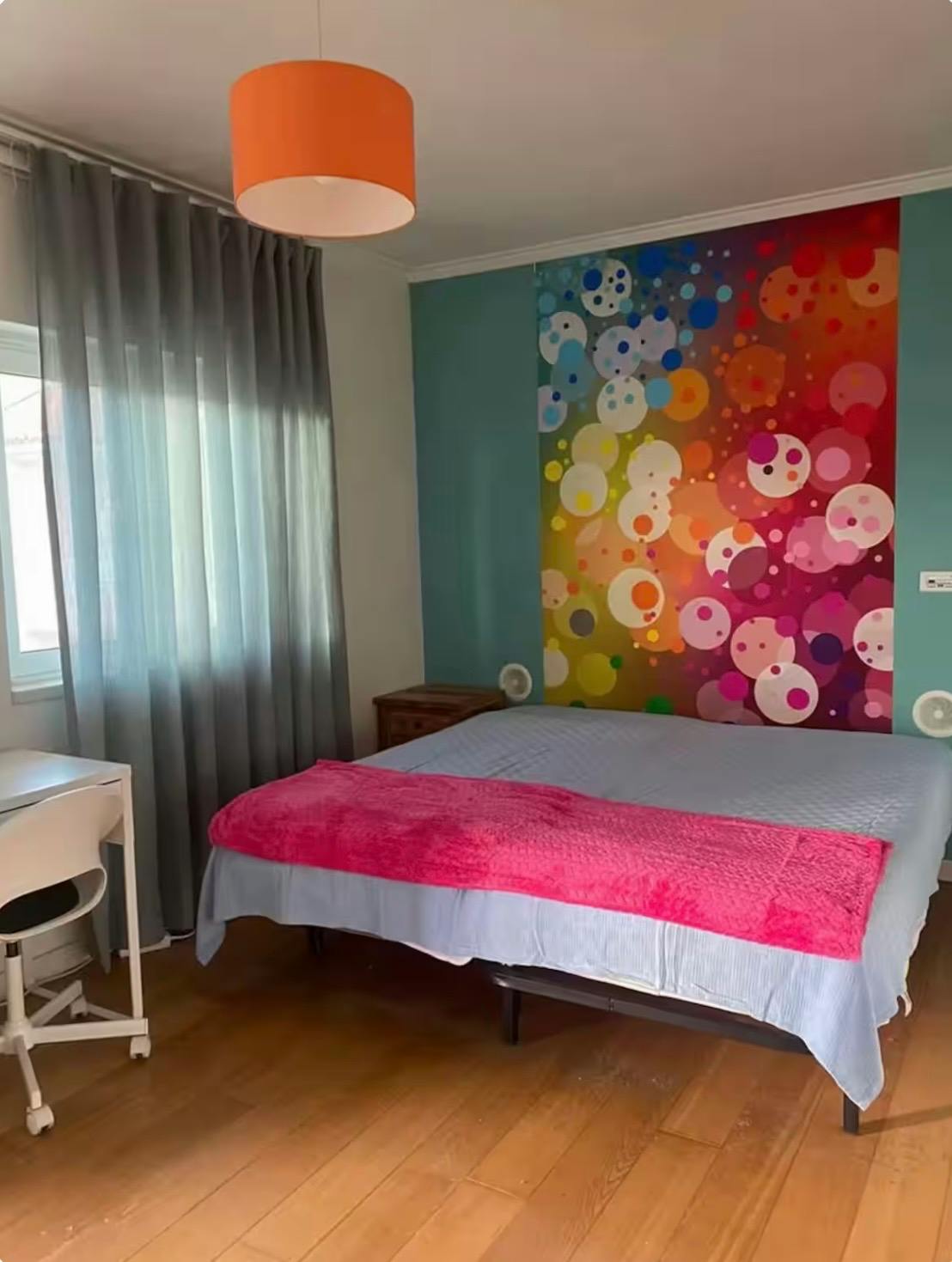 Privat rum att hyra för 690 € i månaden i Caxias, Rua dos Lilazes