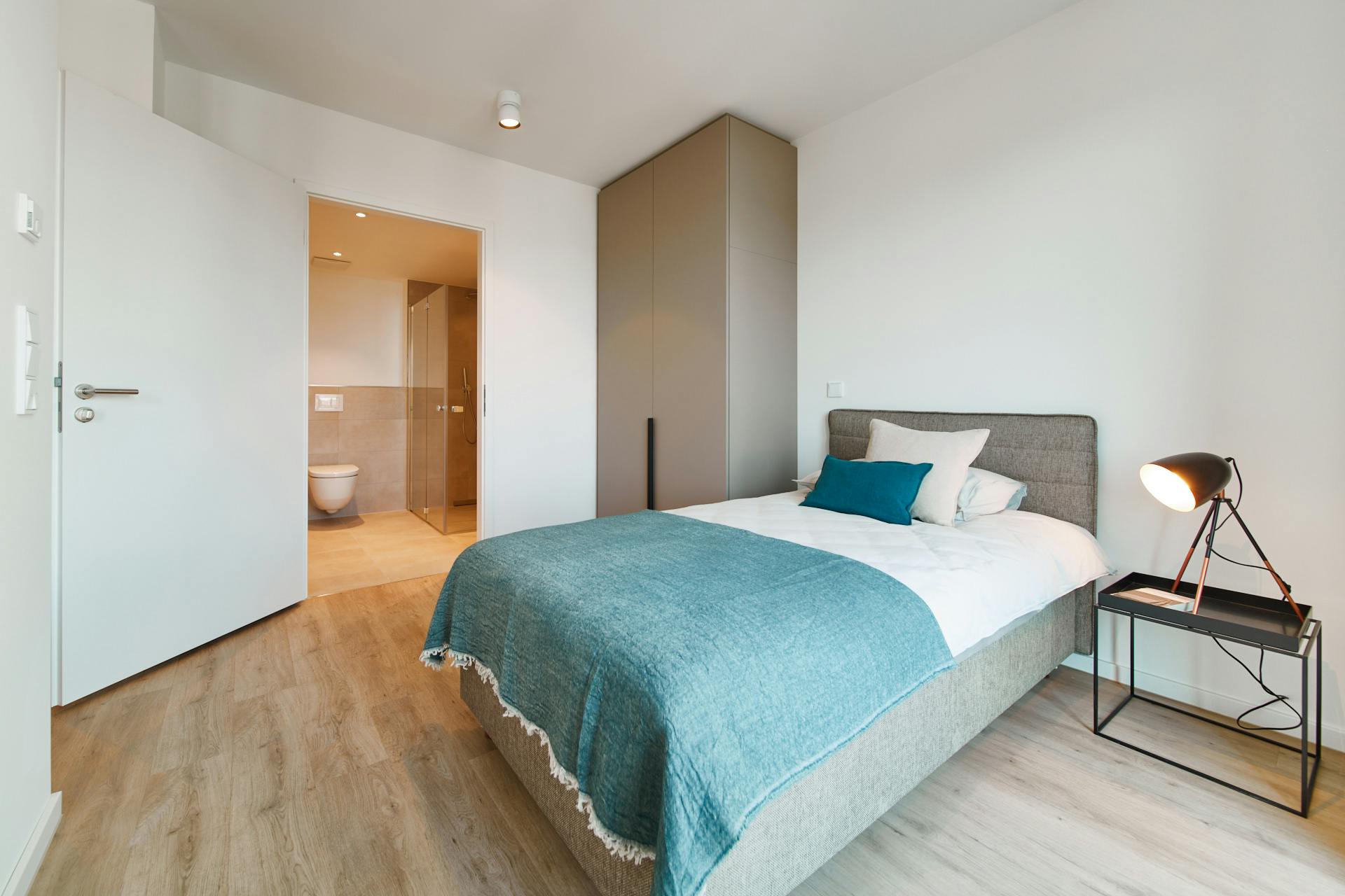 Apartment for rent for €1,890 per month in Frankfurt am Main, Kleyerstraße
