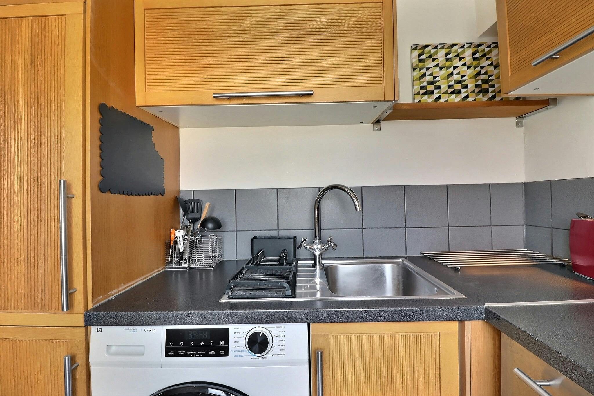 1-Bedroom Apartment in Rue Saint-Lazare, Paris (1717729) room image 10
