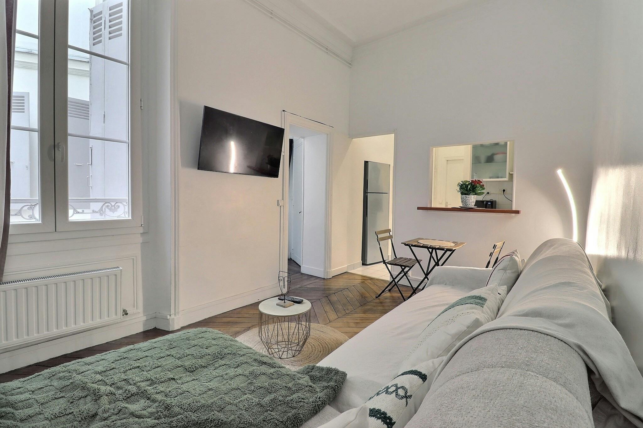 1-Bedroom Apartment in Rue Ruhmkorff, Paris (1717737) ROOM 1