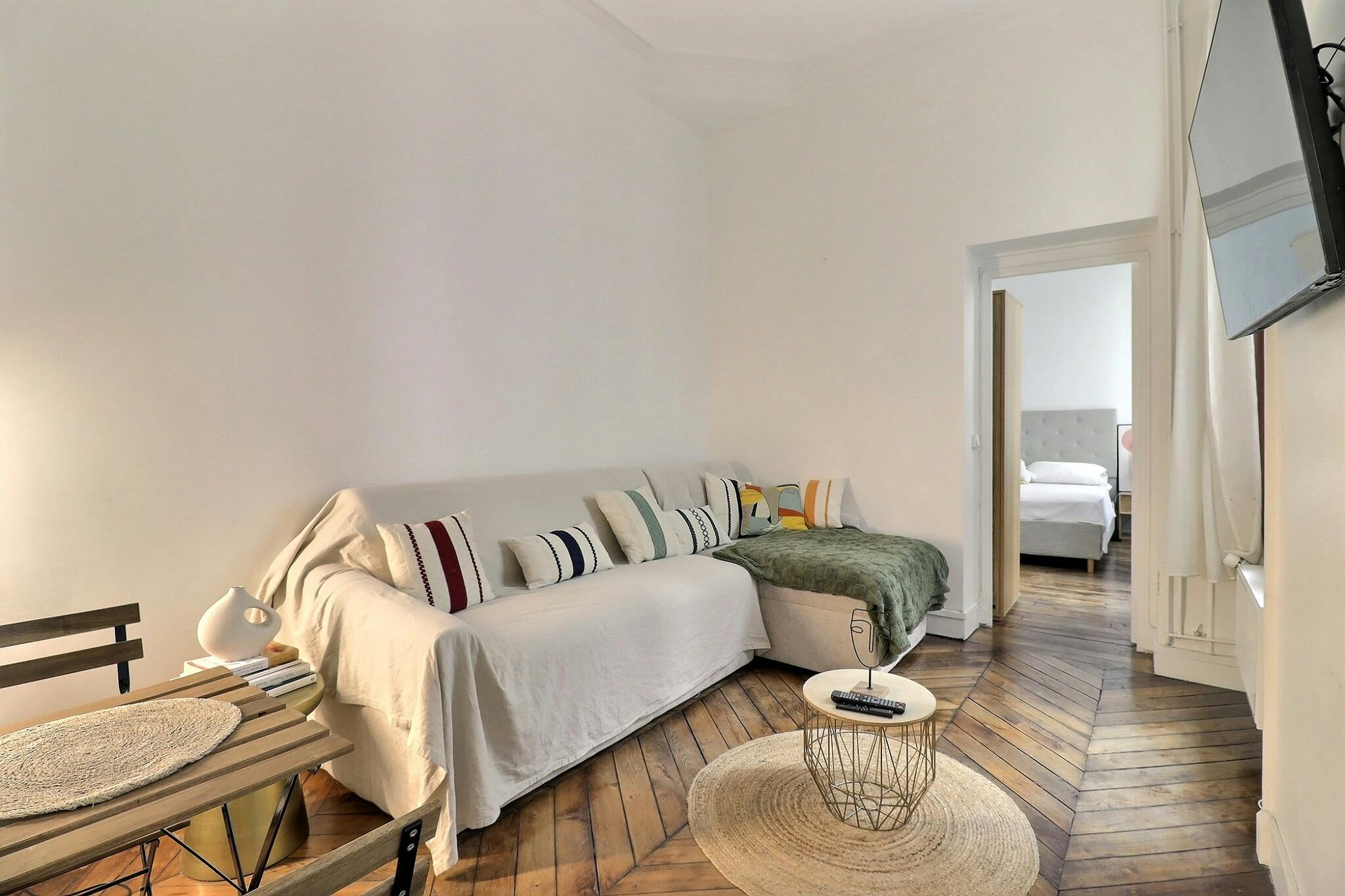 1-Bedroom Apartment in Rue Ruhmkorff, Paris (1717737) ROOM