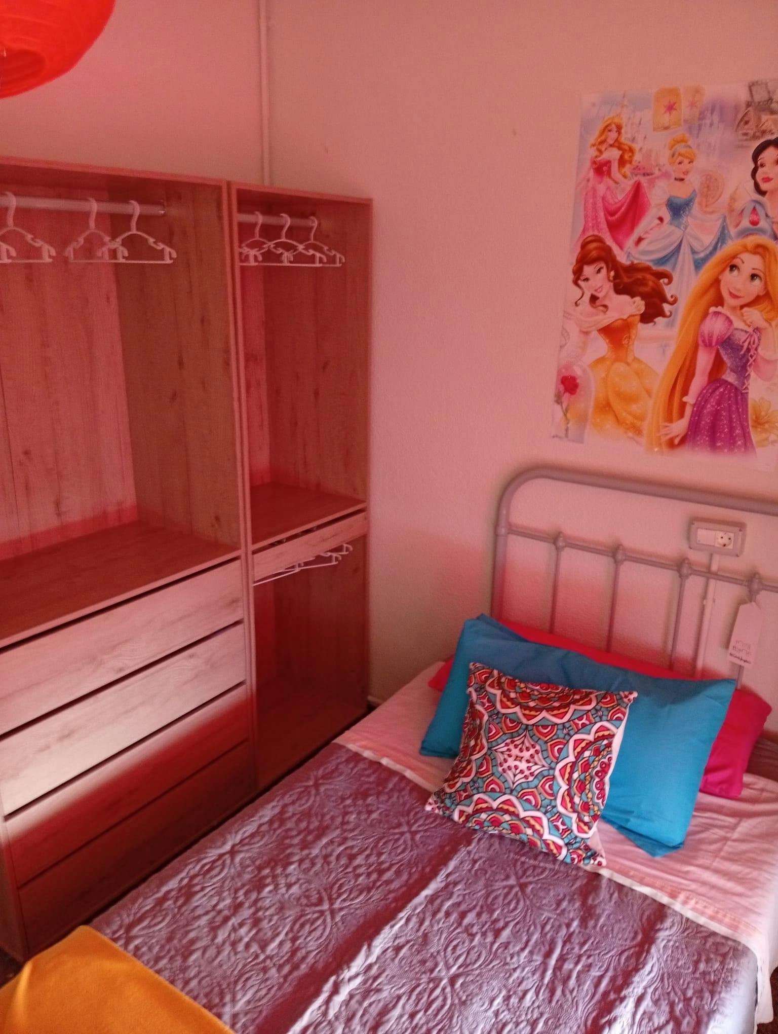 WG-Zimmer zu mieten für 290 € pro Monat in Jaén, Calle Sagrada Familia