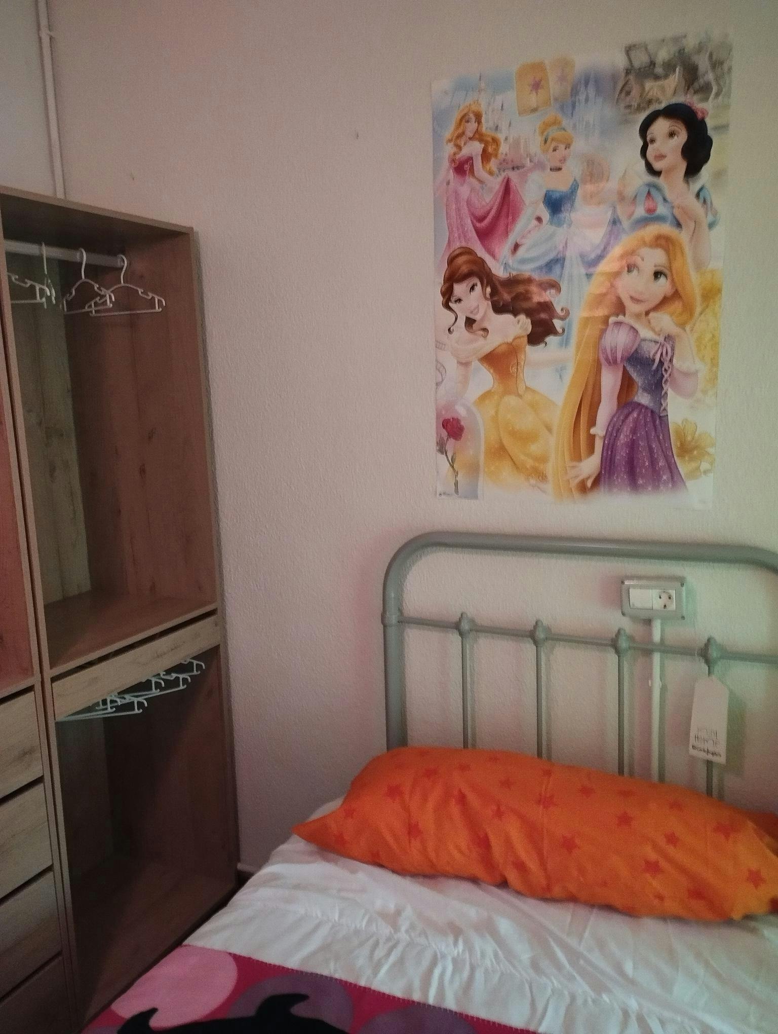Отдельная комната сдается в аренду за 293 € в месяц в Jaén, Calle Sagrada Familia