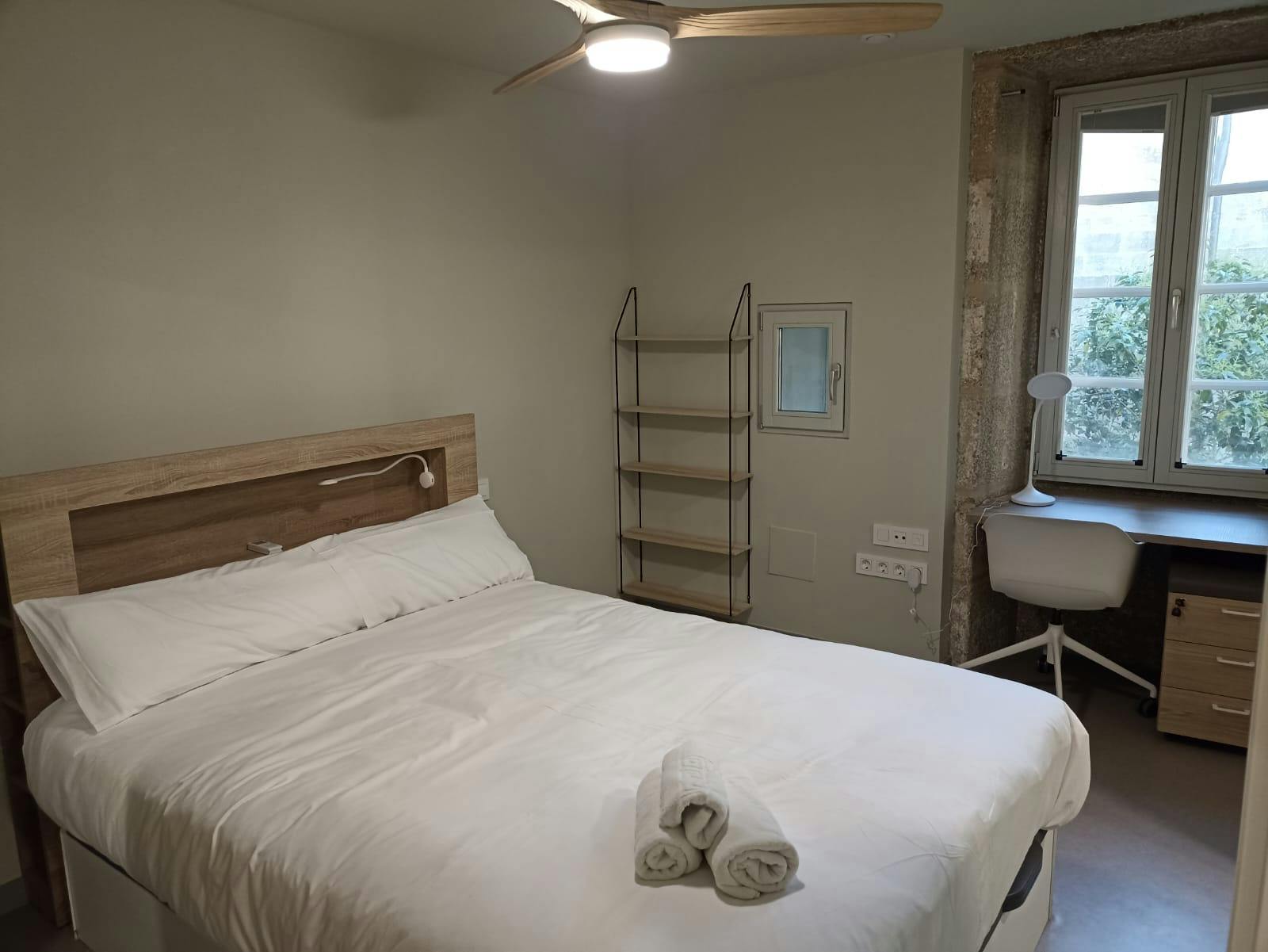 Private room for rent for €1,200 per month in Santiago de Compostela, Plaza de San Martiño