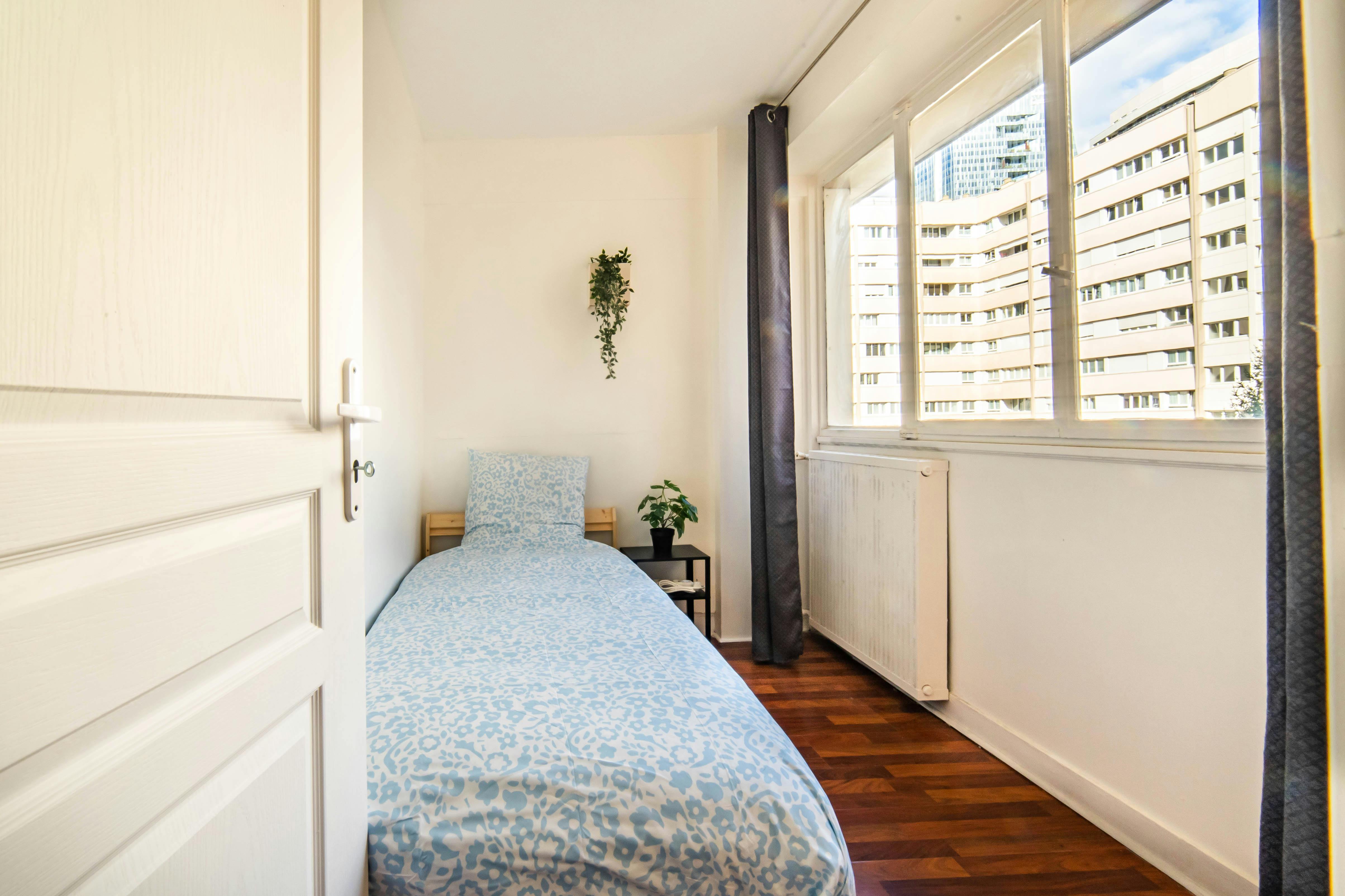 Private room for rent for €800 per month in Puteaux, Jardins Boieldieu