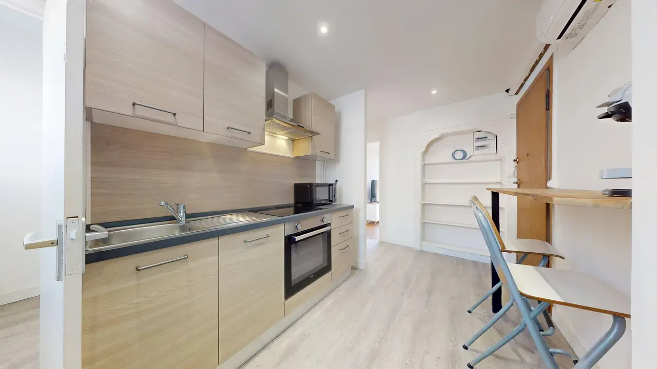 2-Bedroom Apartment in Allée Marcel Doret, Villeurbanne (1718112) ROOM 4