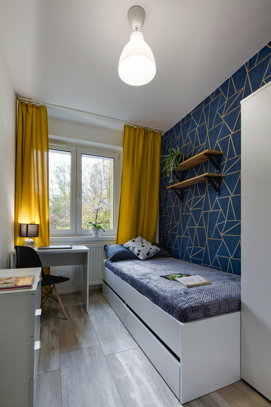 Egejska, Warsaw preview