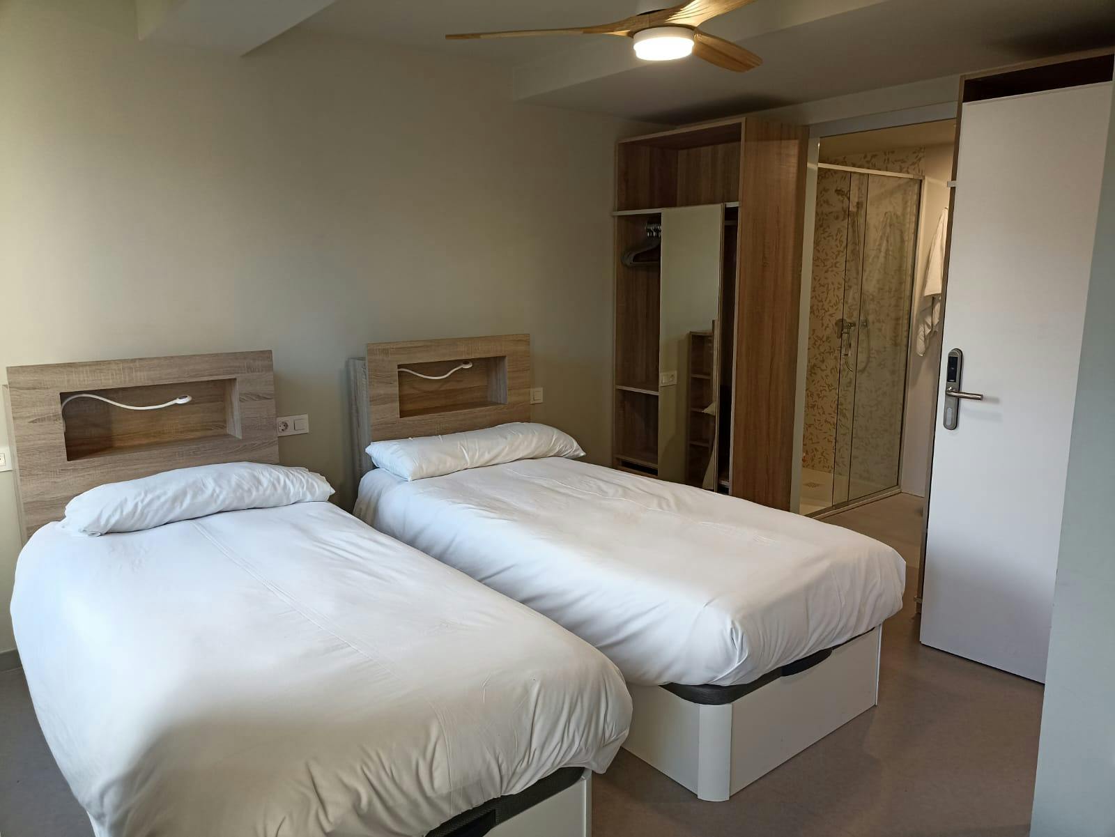 Private room for rent for €1,200 per month in Santiago de Compostela, Plaza de San Martiño