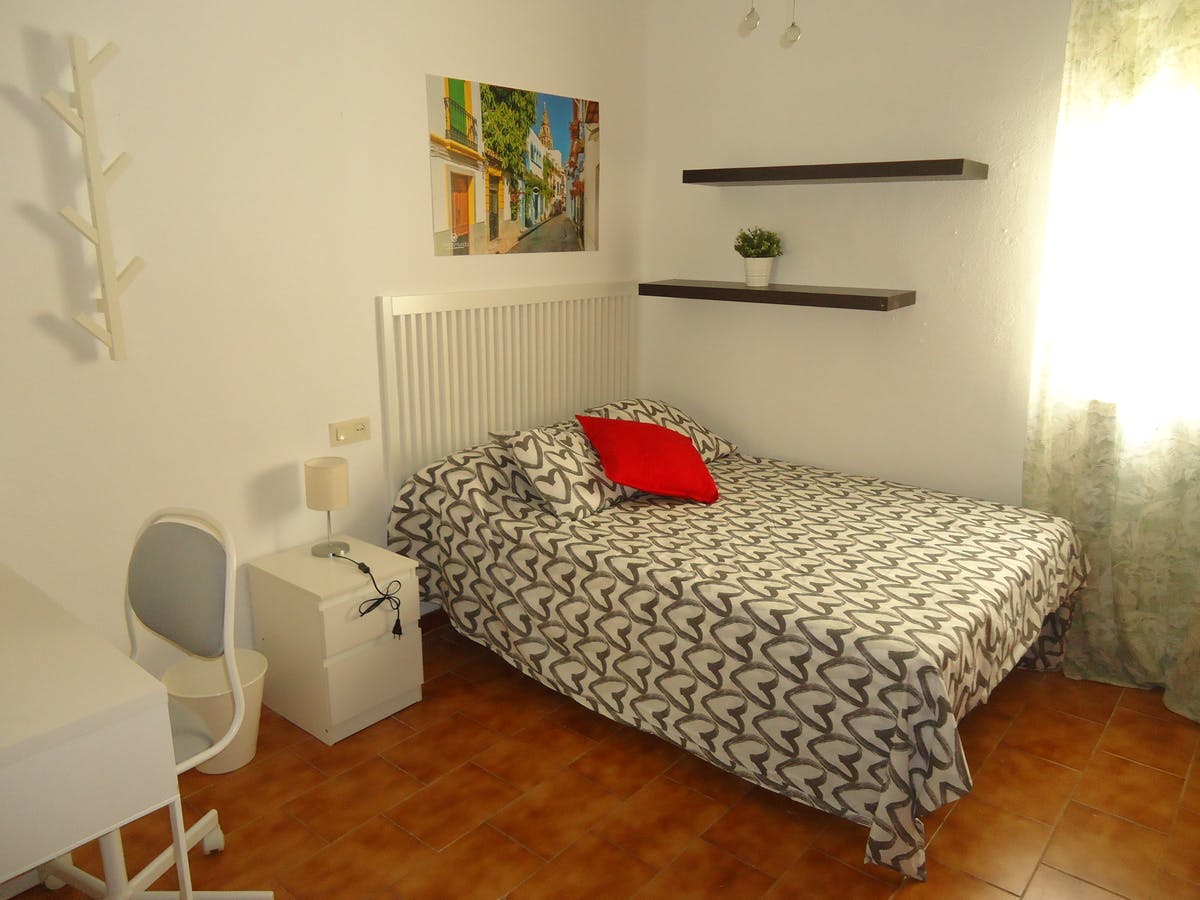 Privat rum att hyra för 340 € i månaden i Córdoba, Calle José María Valdenebro