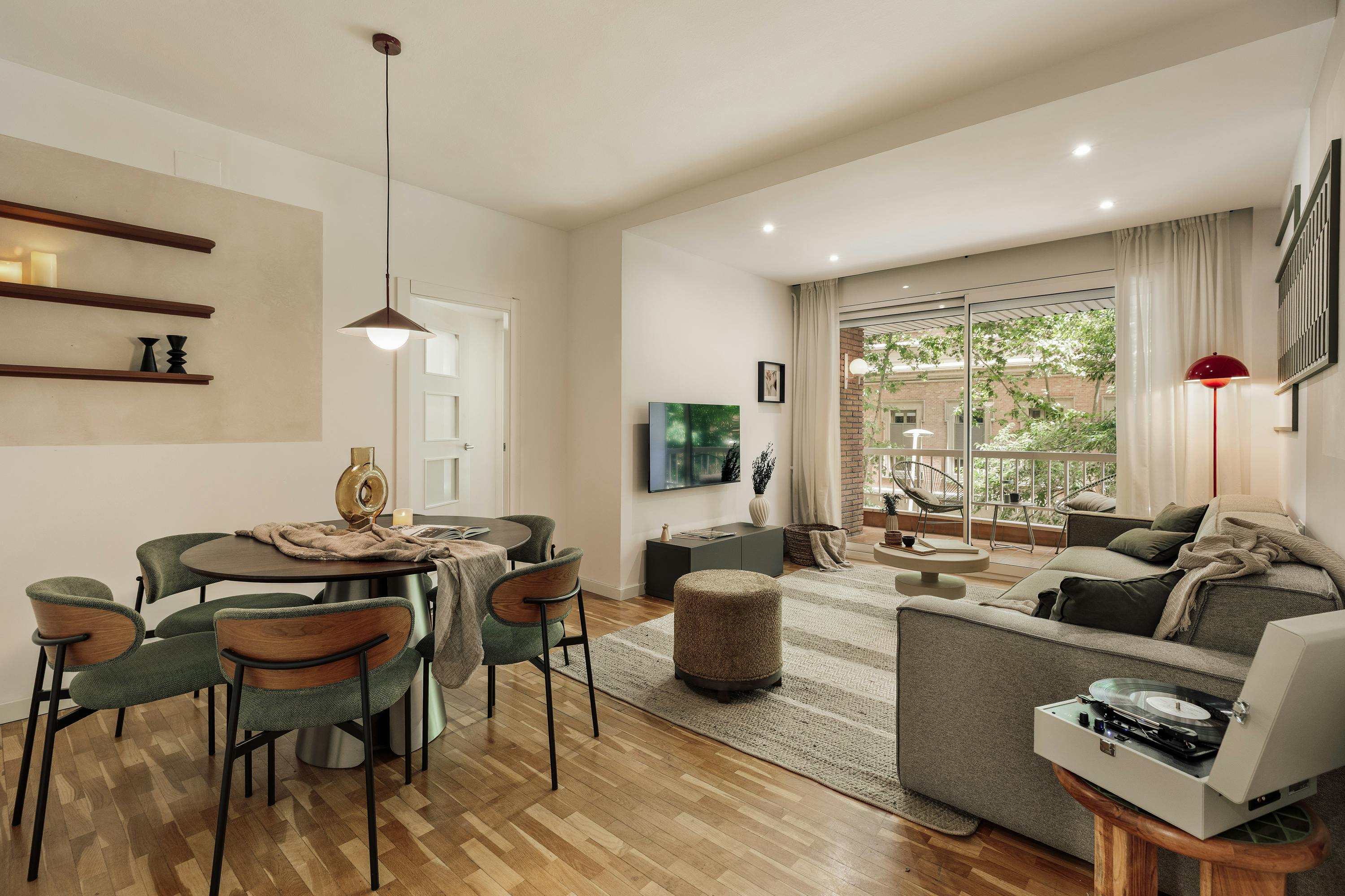 Carrer de Villarroel, Barcelona preview