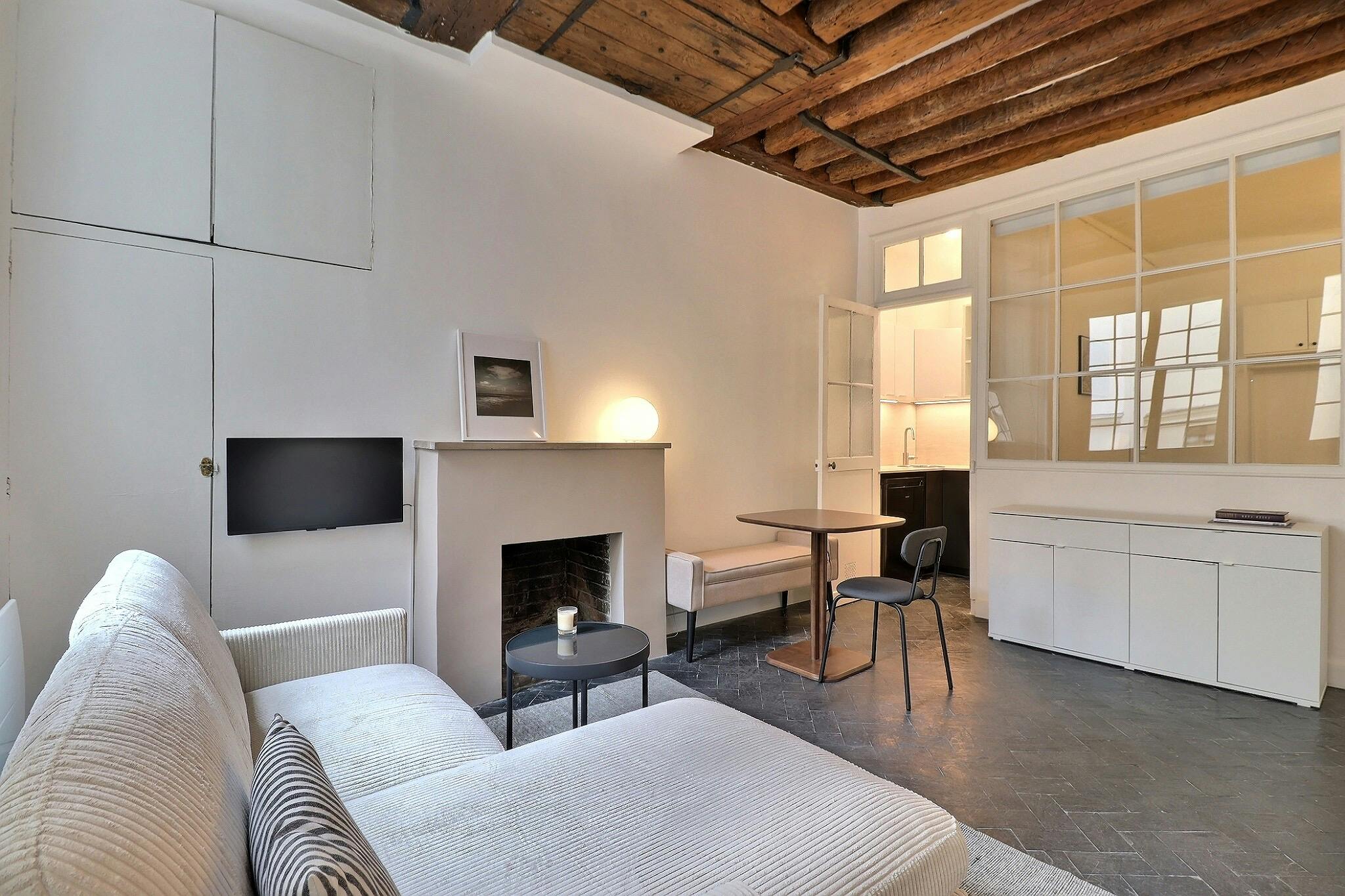 1-Bedroom Apartment in Rue Vieille du Temple, Paris (1718602) ROOM 2