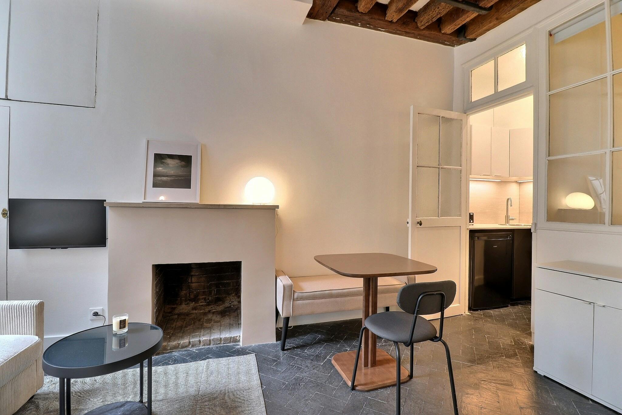 1-Bedroom Apartment in Rue Vieille du Temple, Paris (1718602) room image 2
