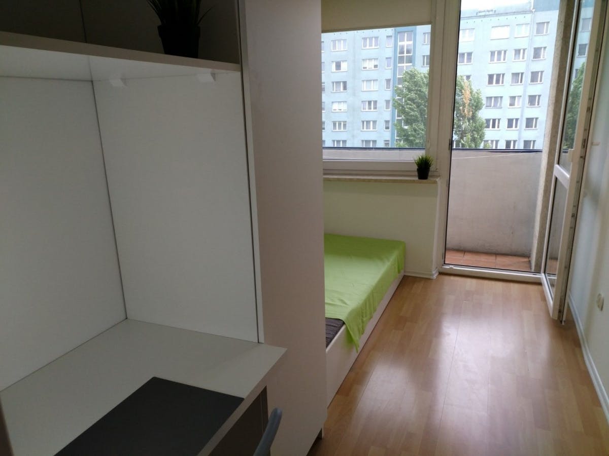 Oskara Langego, Warsaw preview