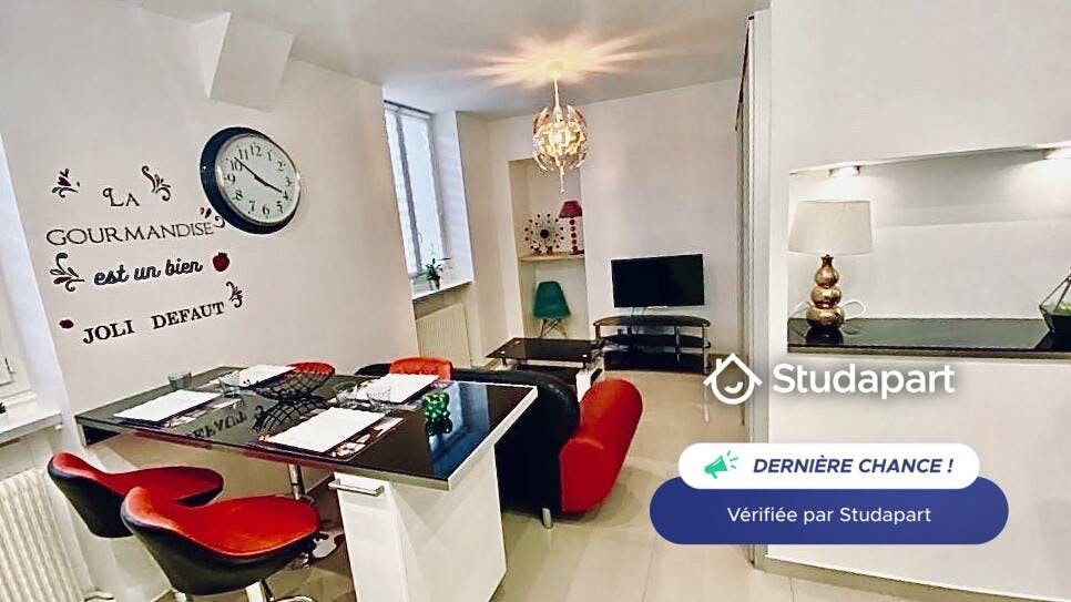 Apartment for rent for €660 per month in Saint-Étienne, Place Waldeck Rousseau